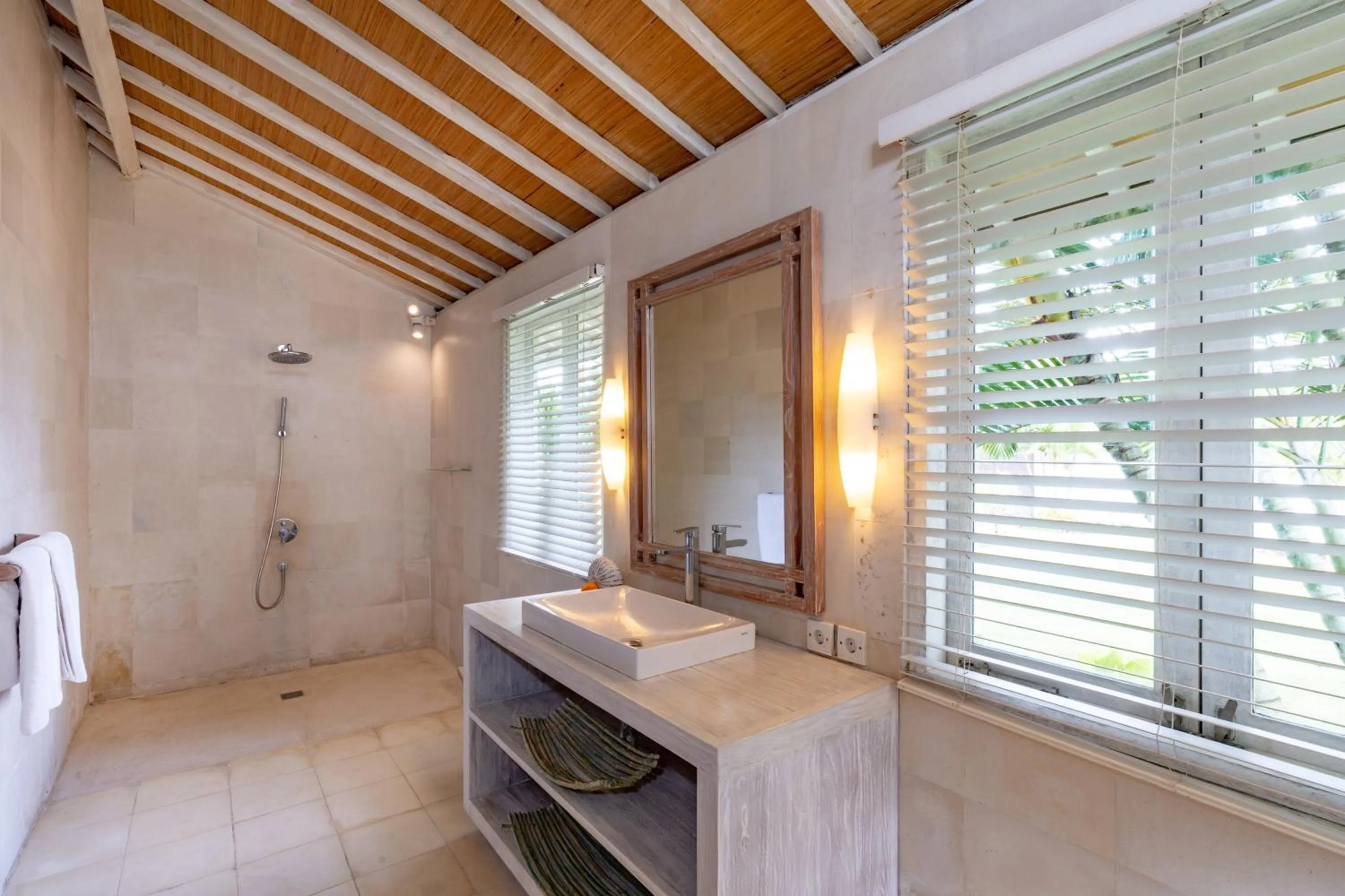 Bathroom in Casa del Mar