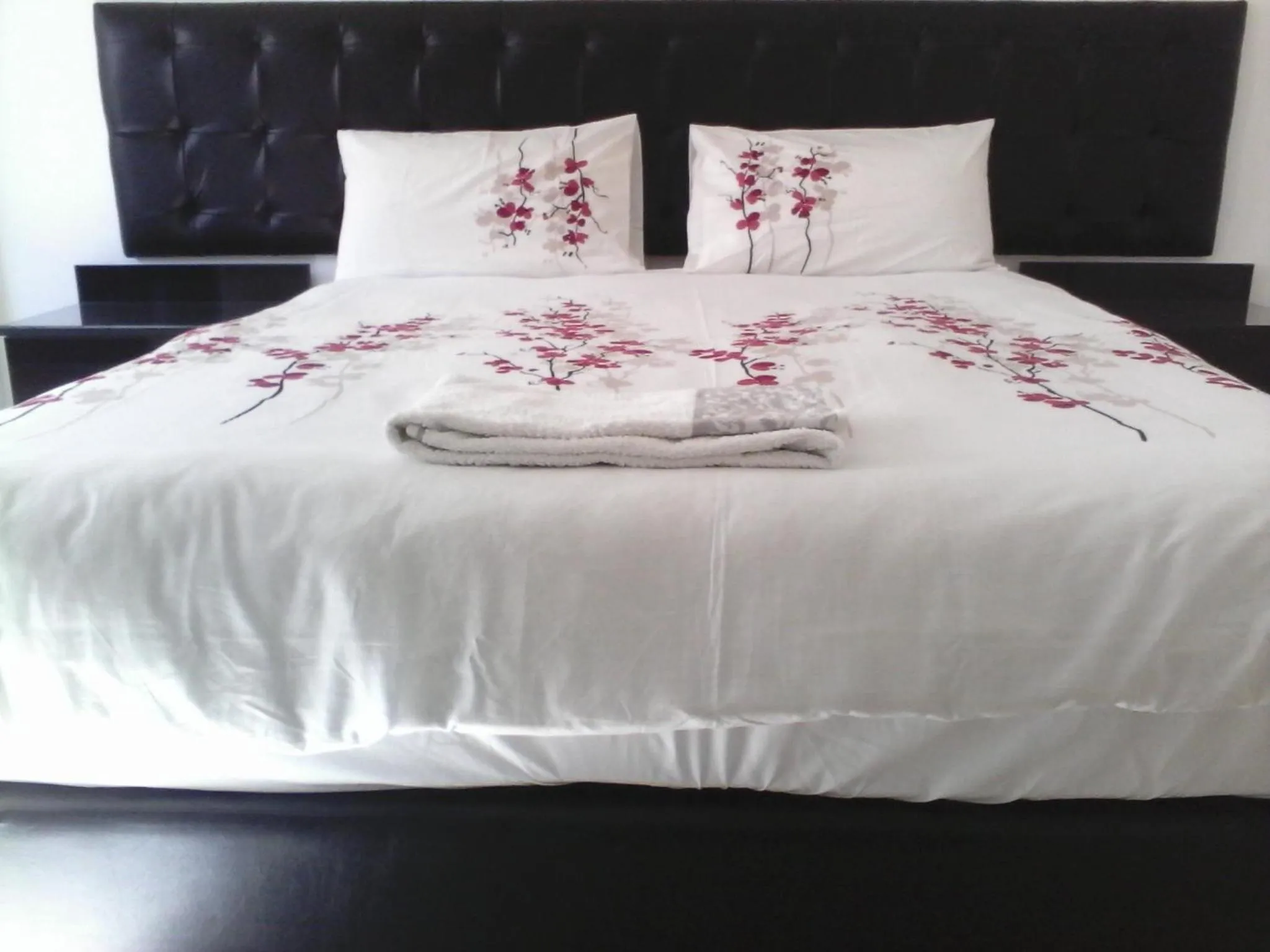 Bedroom, Bed in The Place Apartments