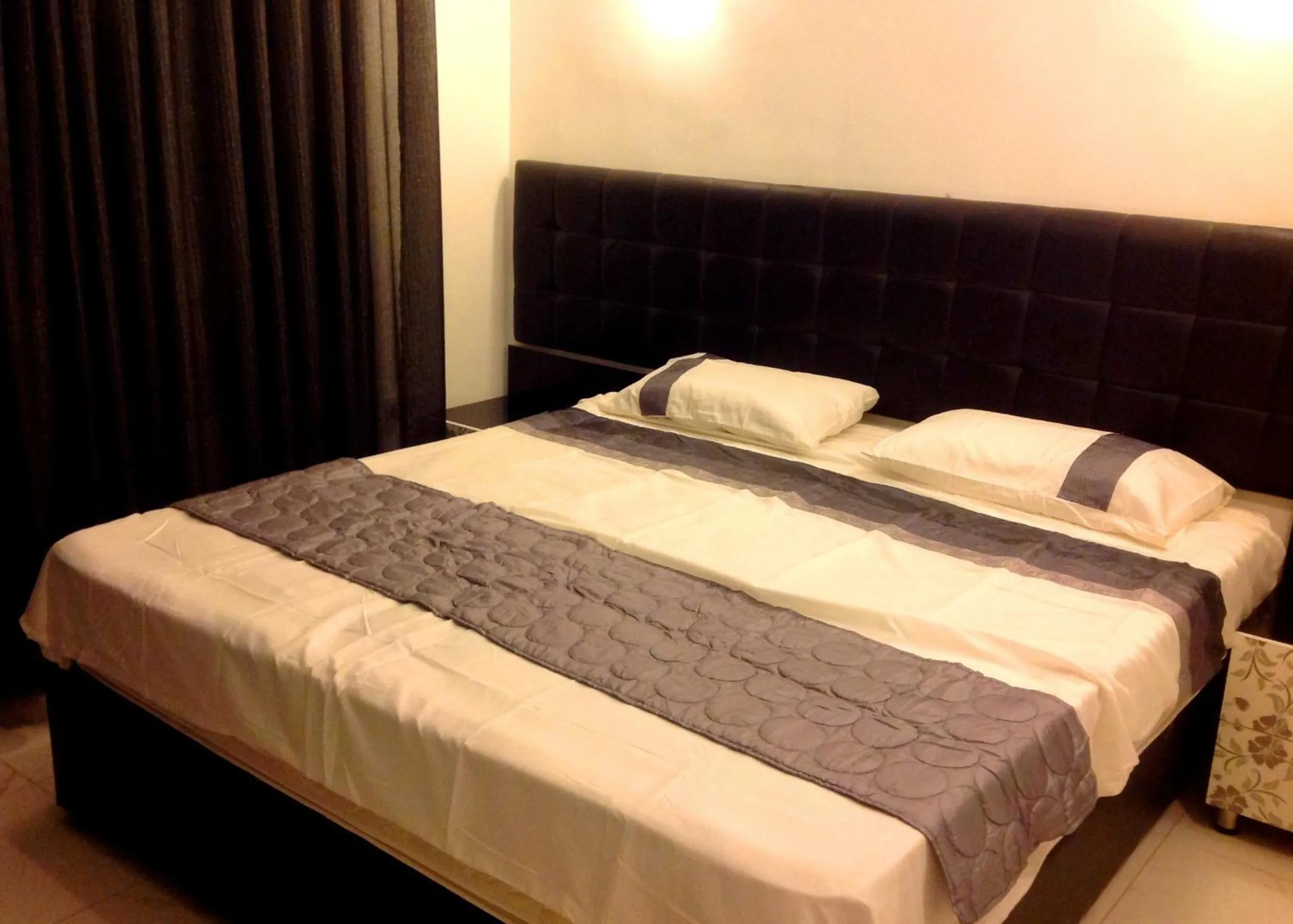 Bedroom, Bed in The Place Apartments