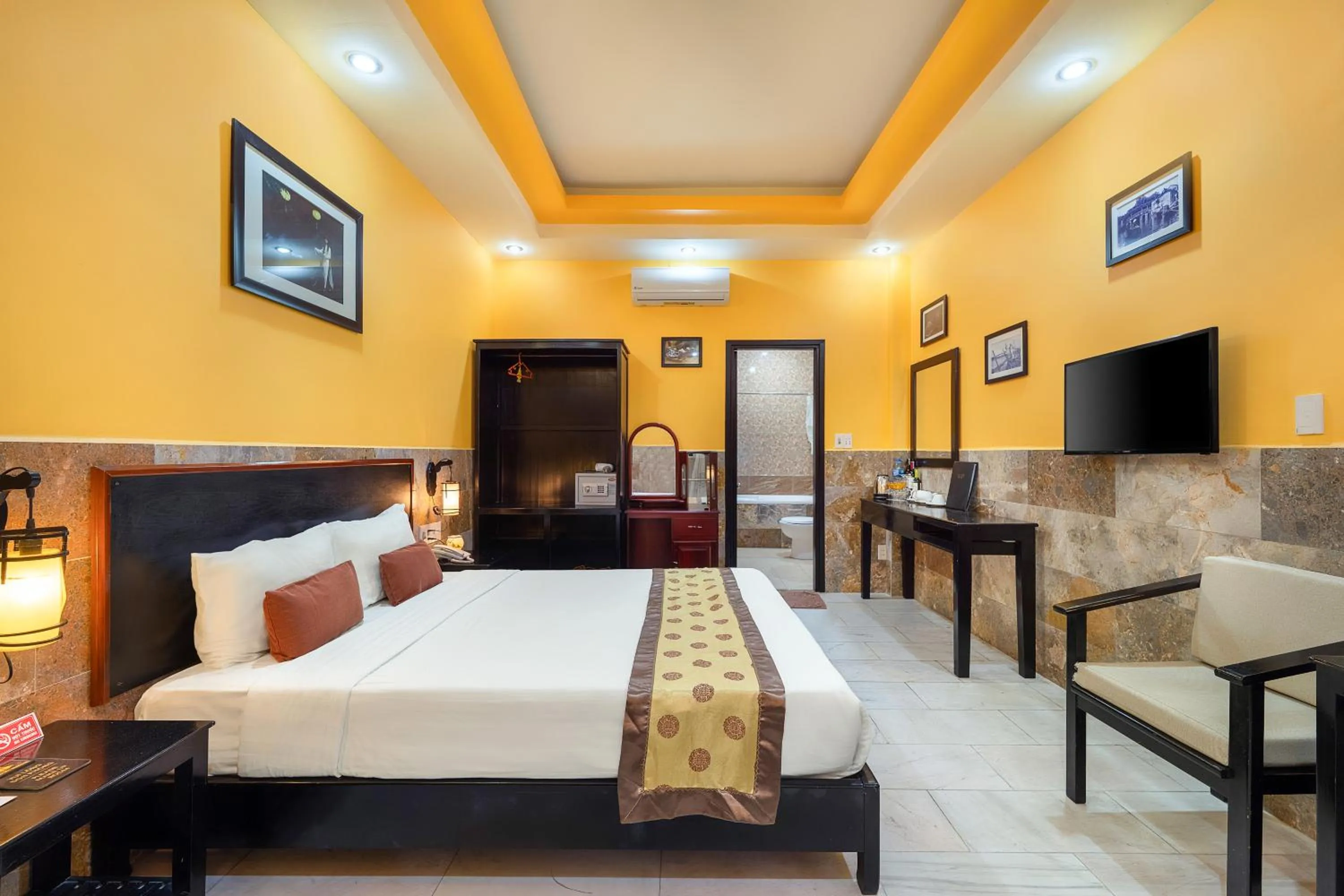 Photo of the whole room, Bed in Golden Bell Homestay