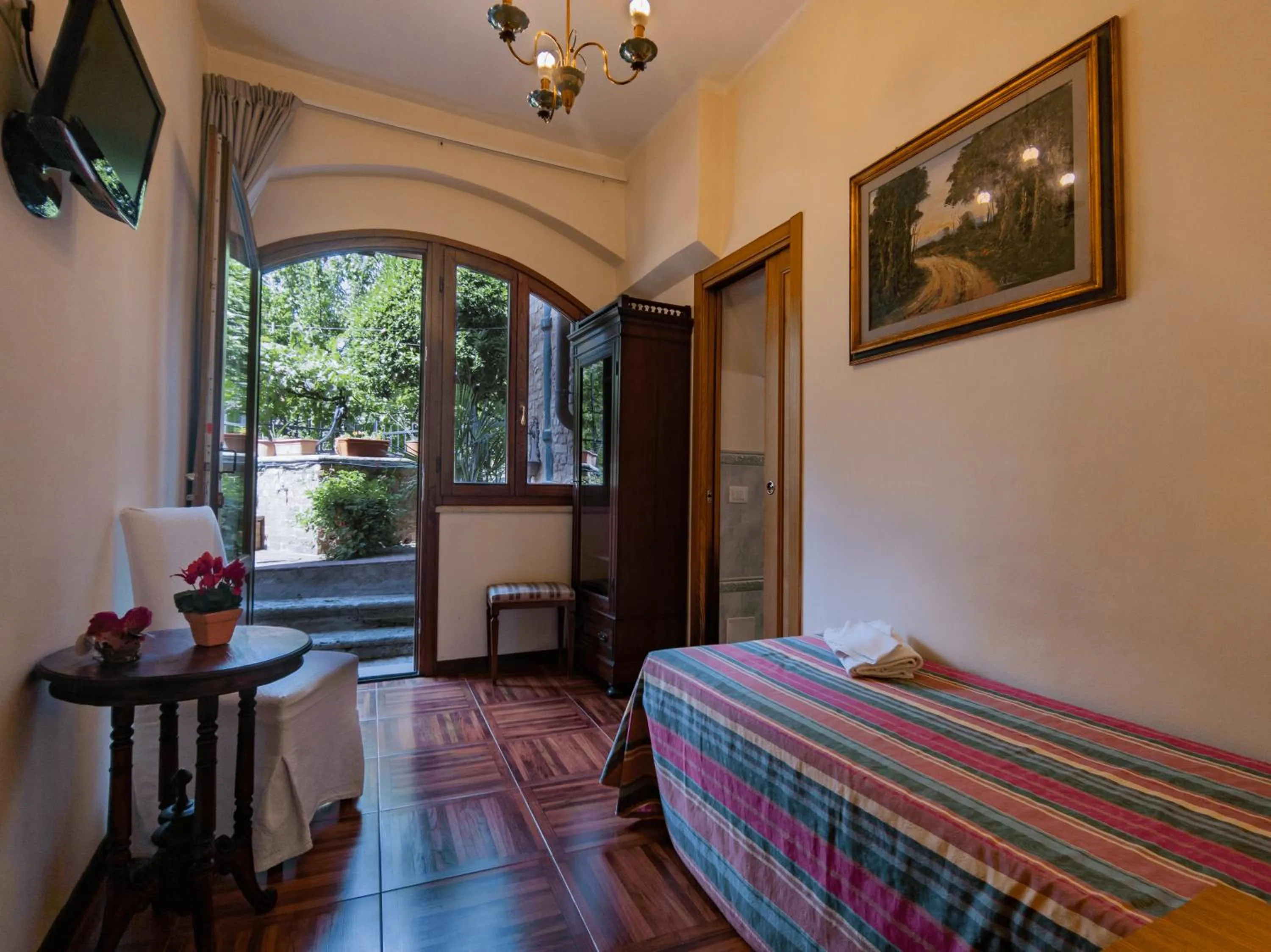 Photo of the whole room, Bed in B&B Siena In Centro - Diffuso