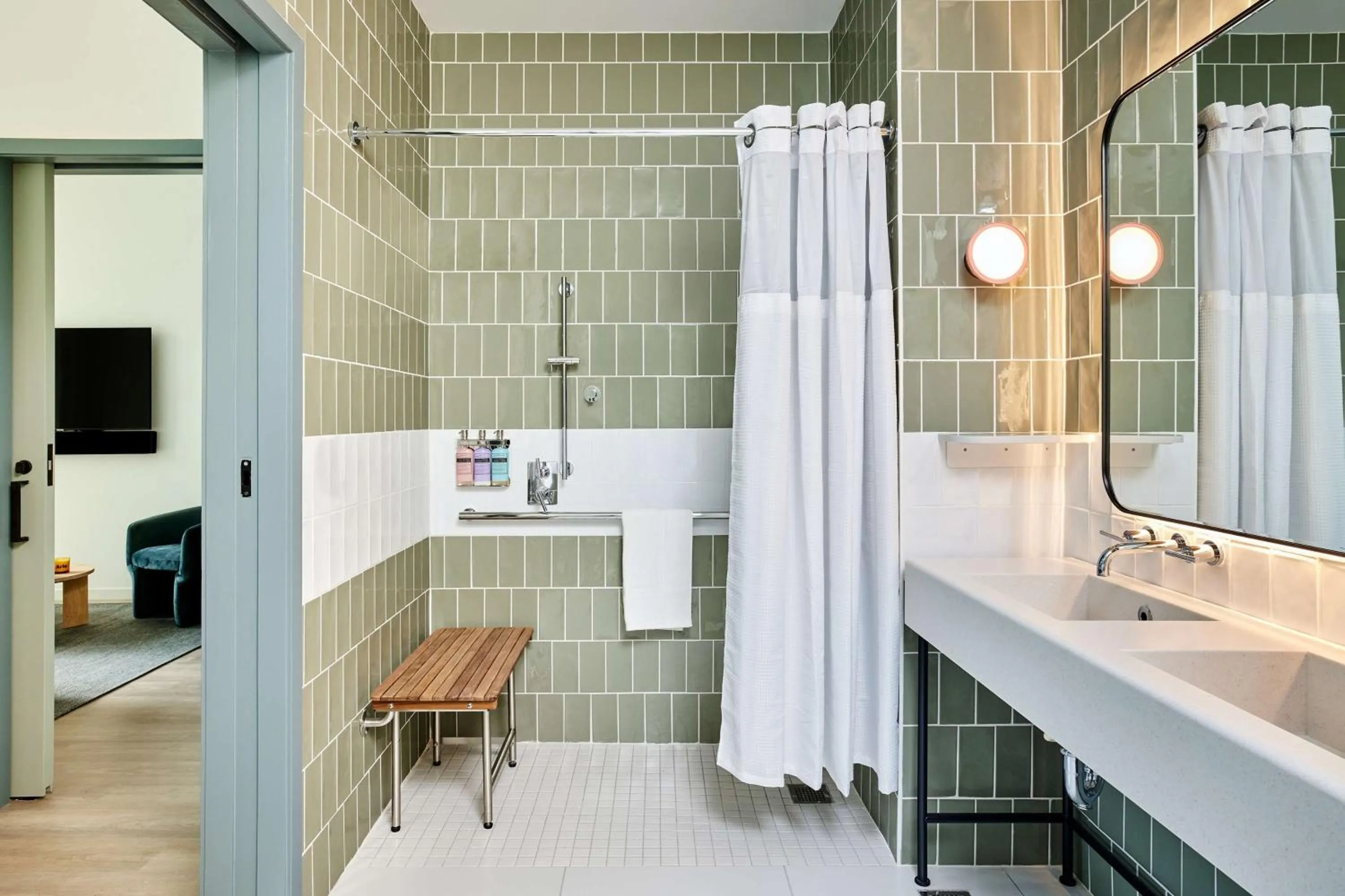 Bathroom, Bed in Arlo Wynwood Miami