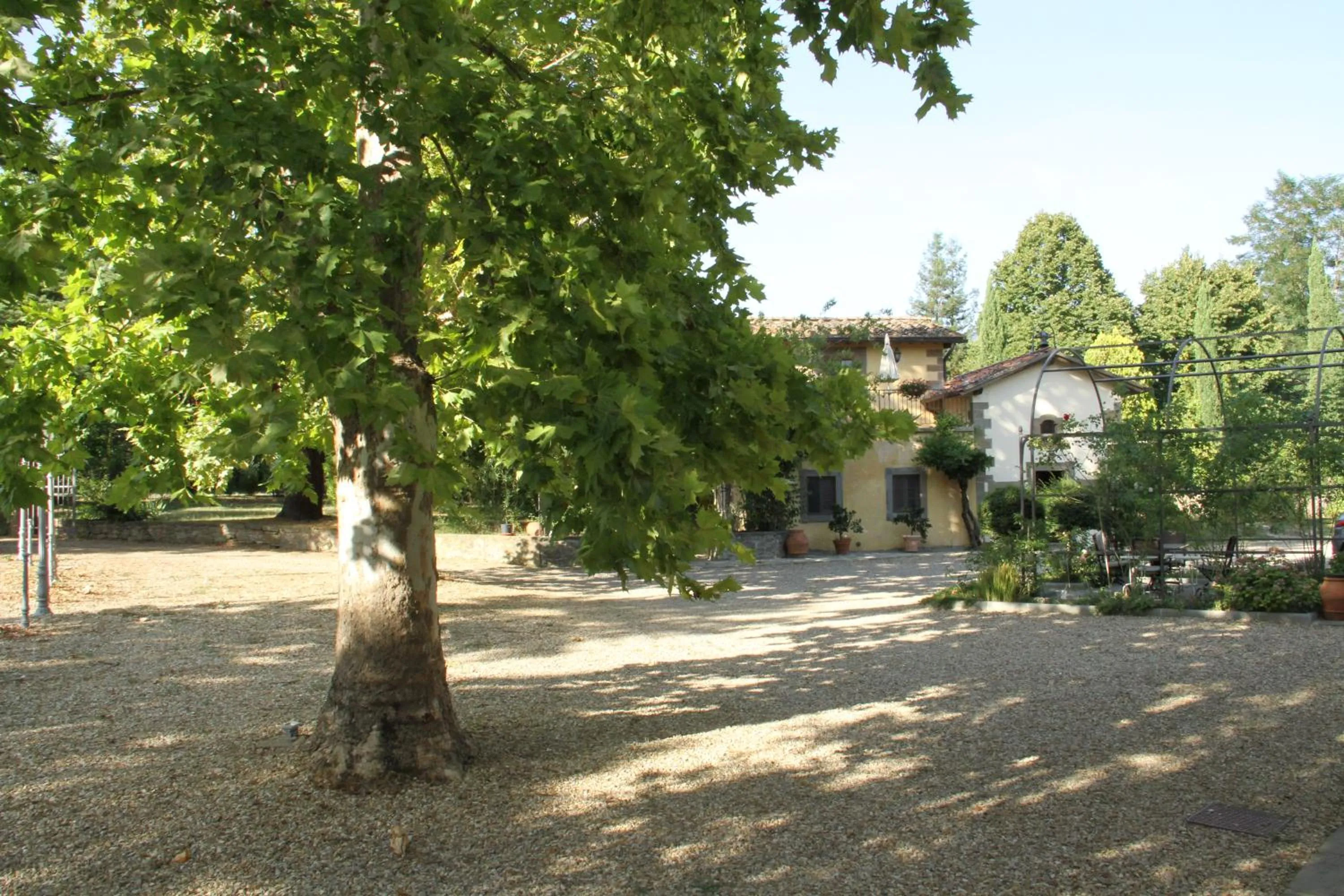 Property building in Villa Rigacci