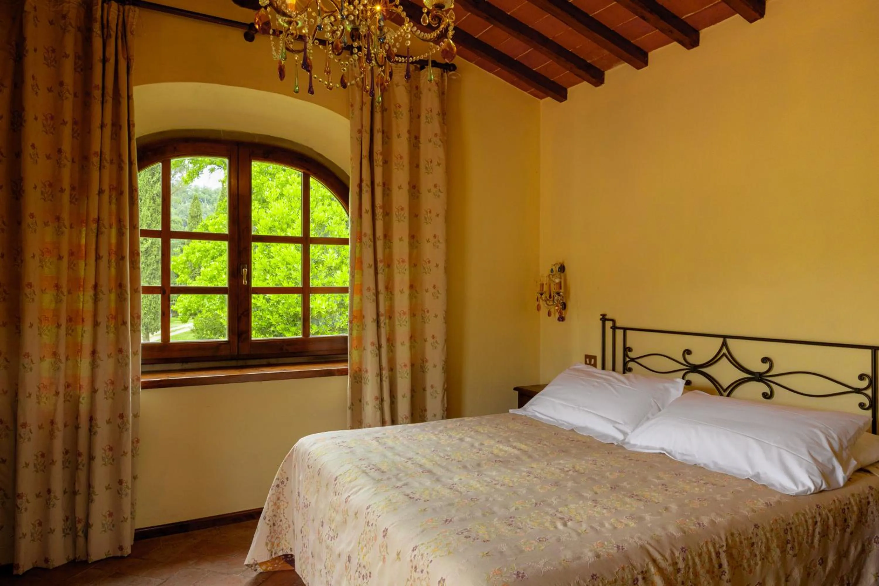 Bed in Villa Rigacci