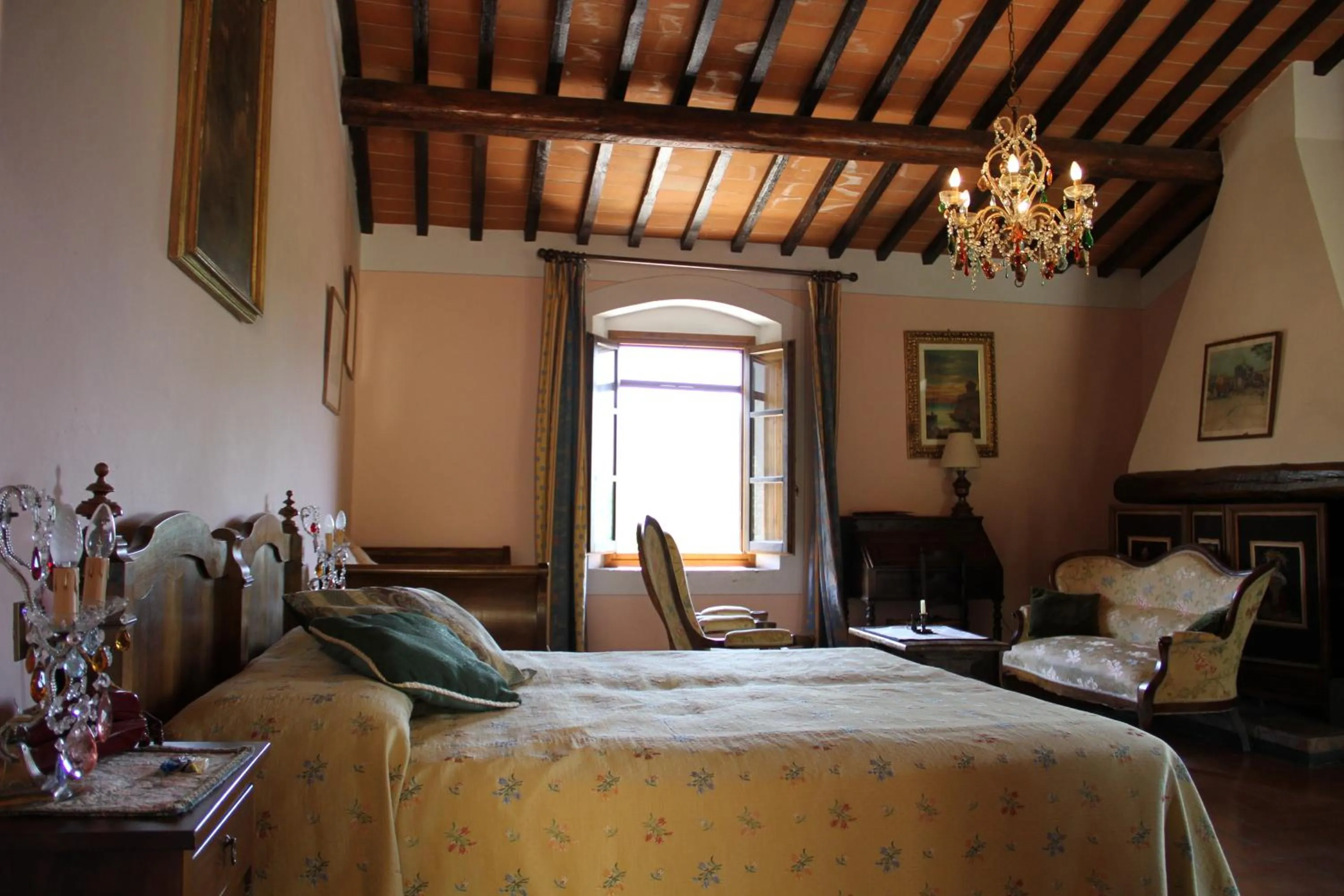 Bed in Villa Rigacci