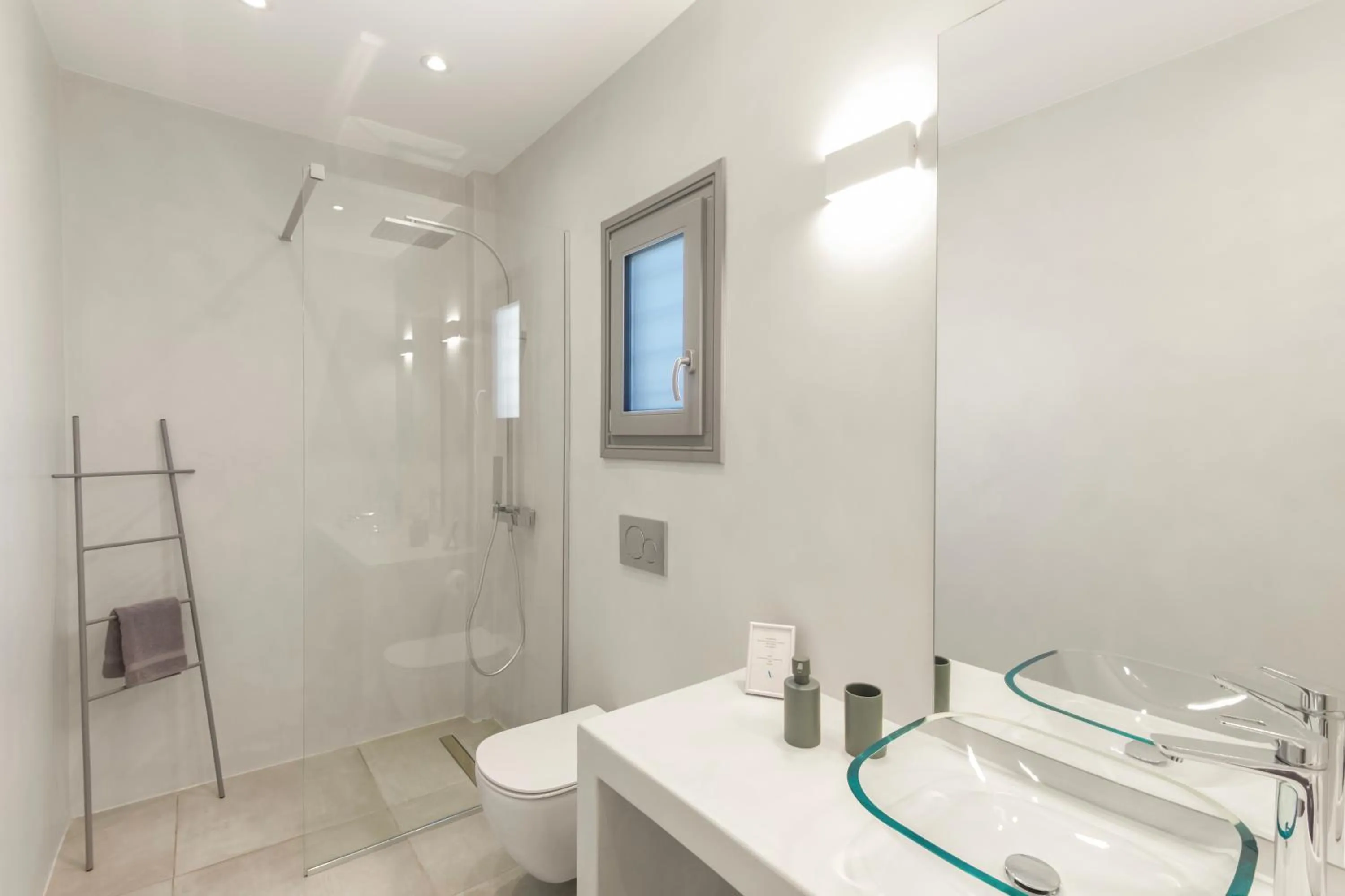 Shower in Alexander Suites