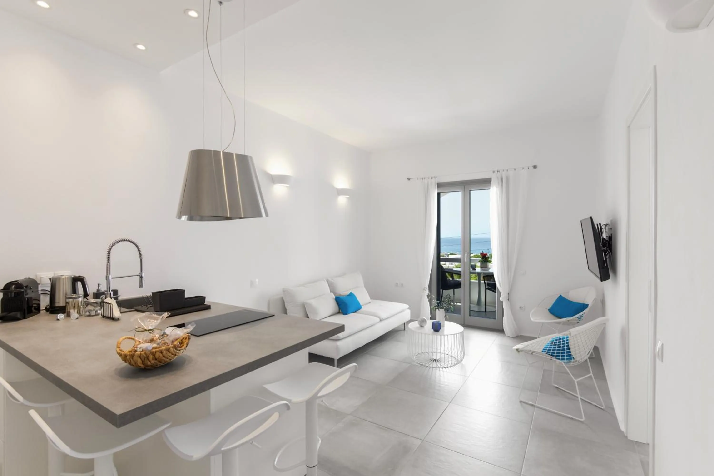 TV and multimedia in Alexander Suites