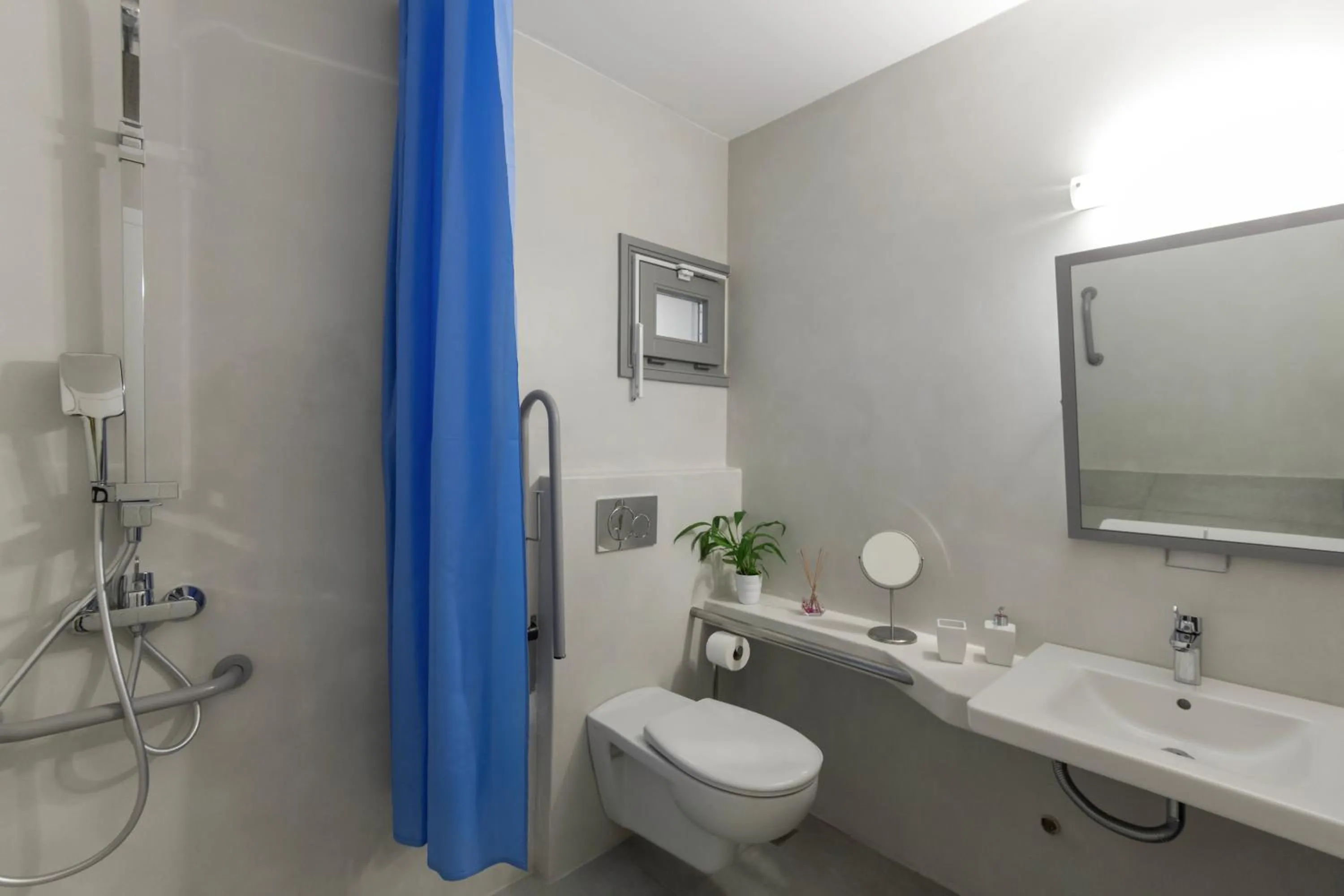 Shower in Alexander Suites