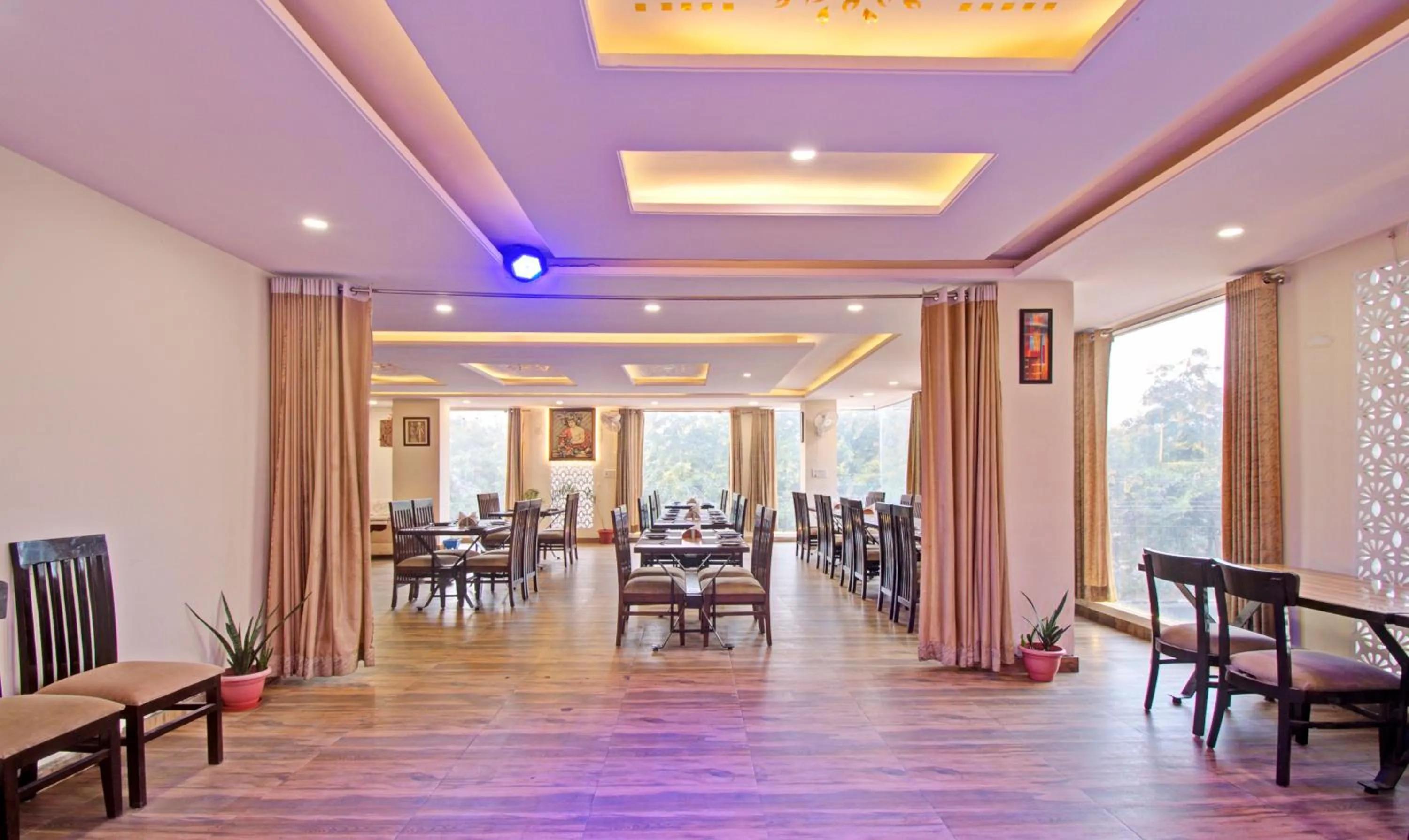 Restaurant/places to eat in Hotel Rama Hindustani