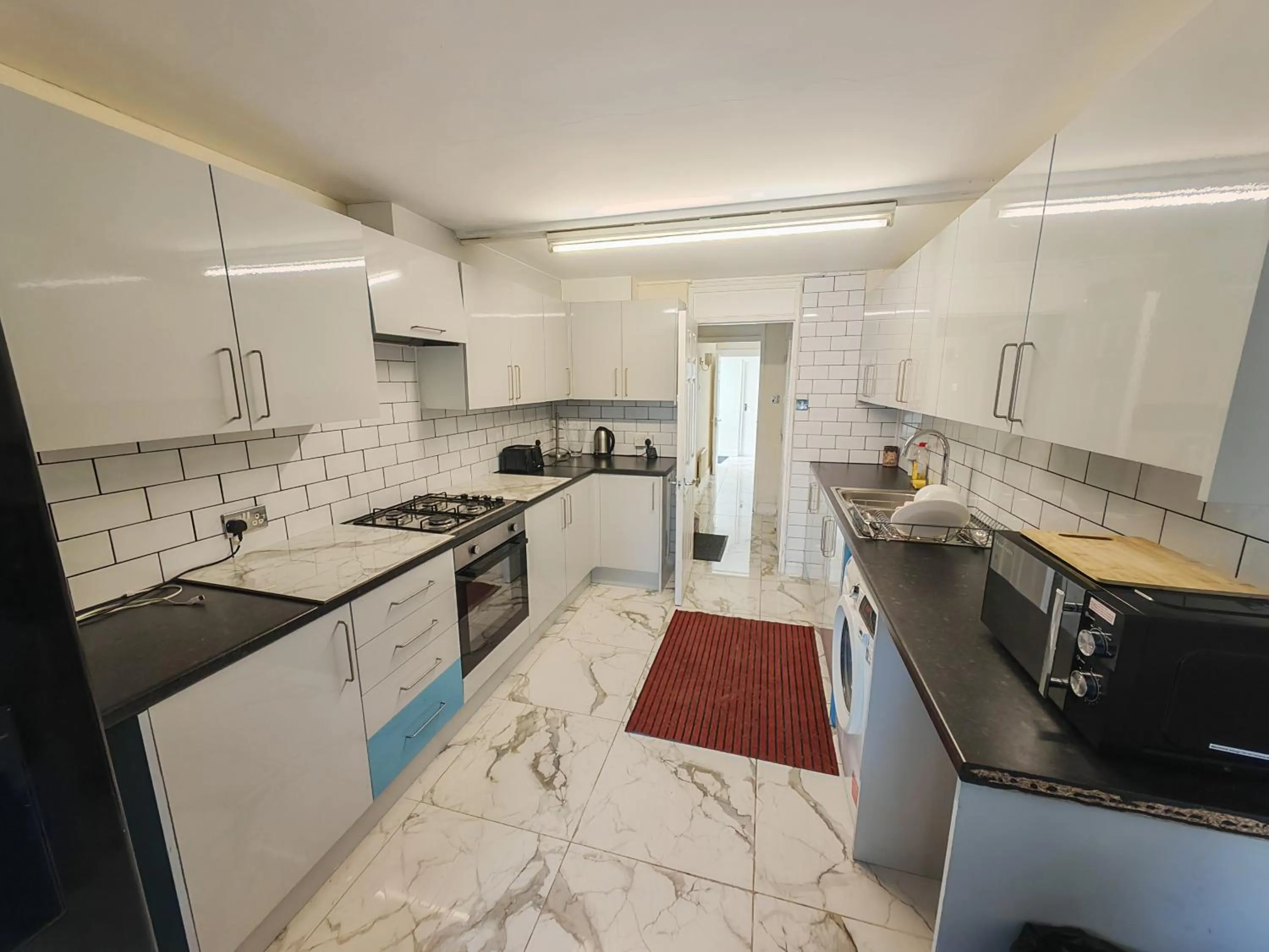 Kitchen or kitchenette in SnoozeDen Chalvey - Free Parking, Near M4 J6