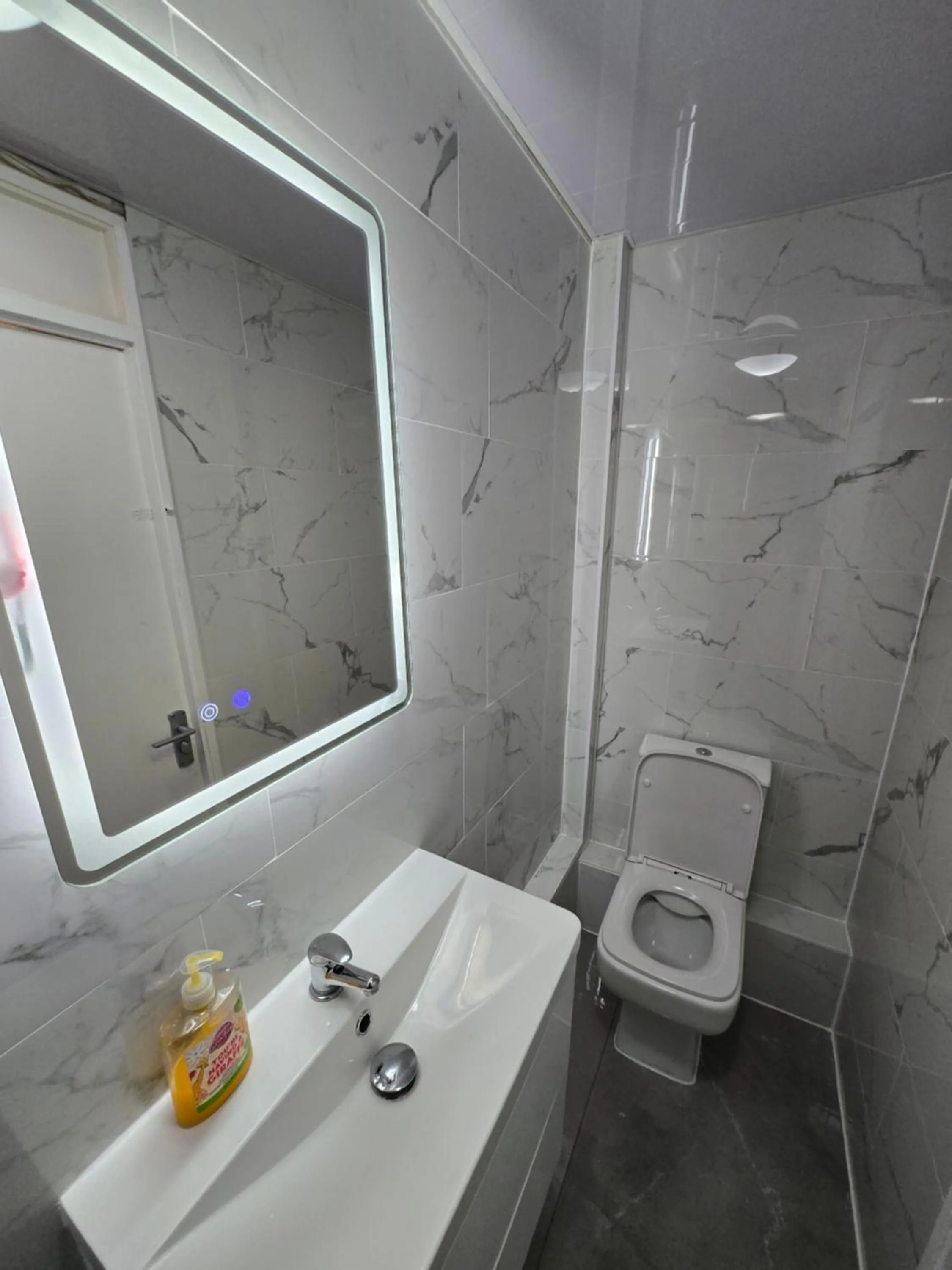 Bathroom in SnoozeDen Chalvey - Free Parking, Near M4 J6