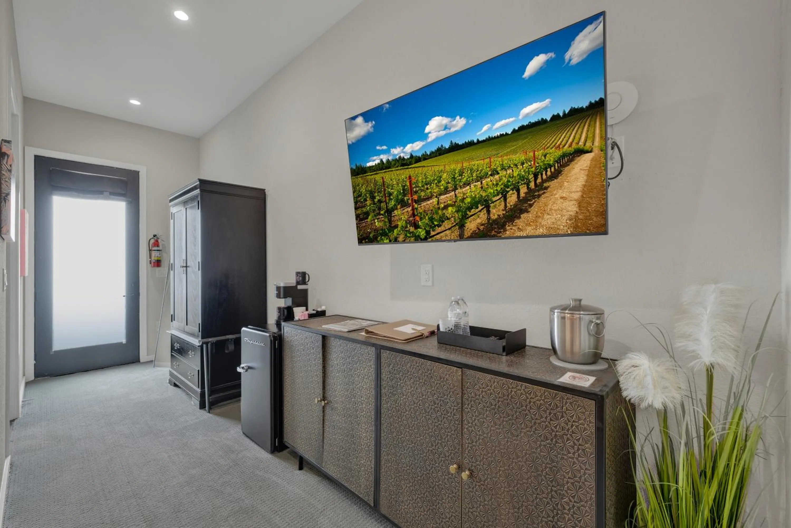 TV and multimedia in The Bentley Hotel on 290