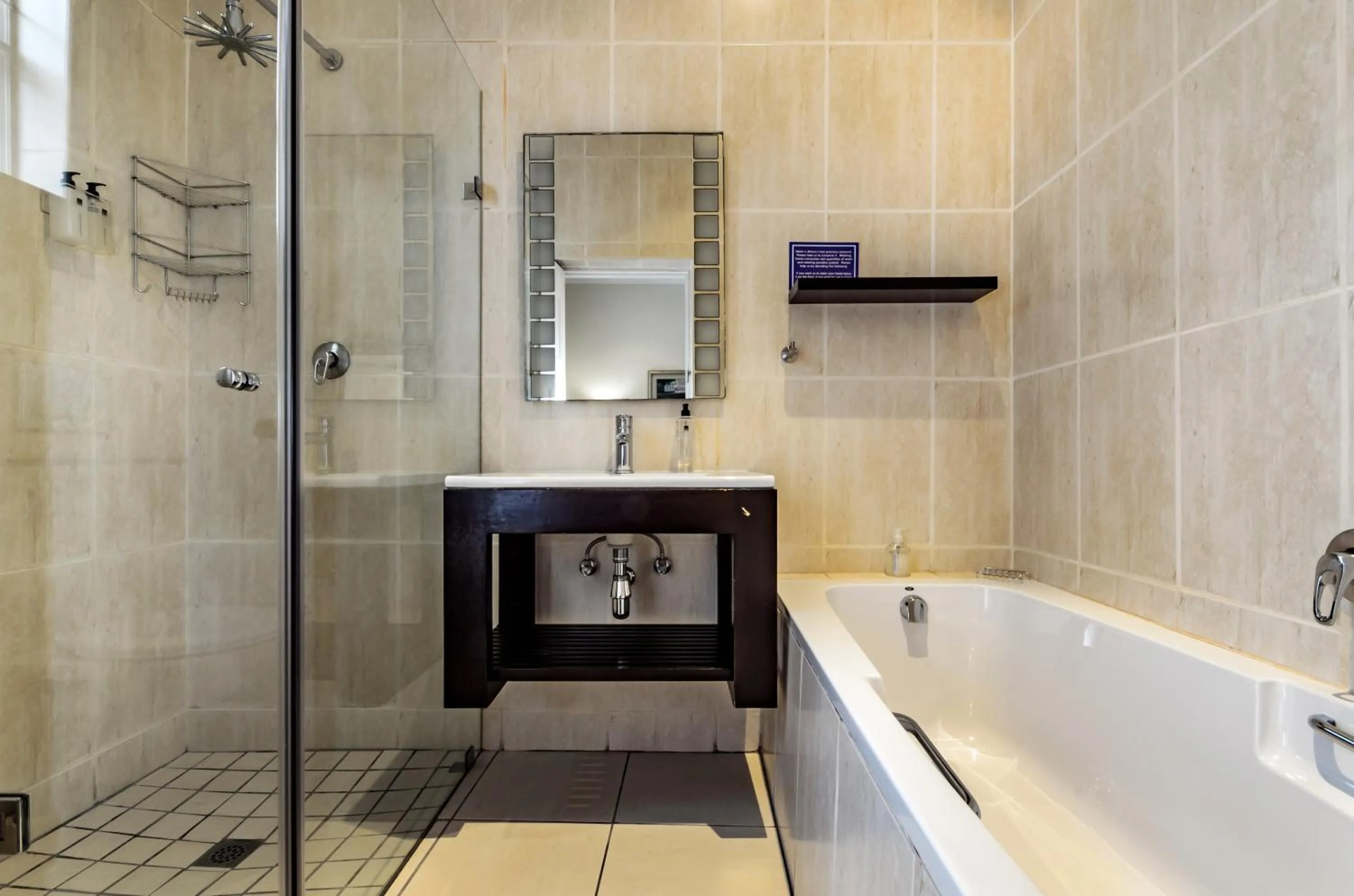 Bathroom in First Avenue Guesthouse