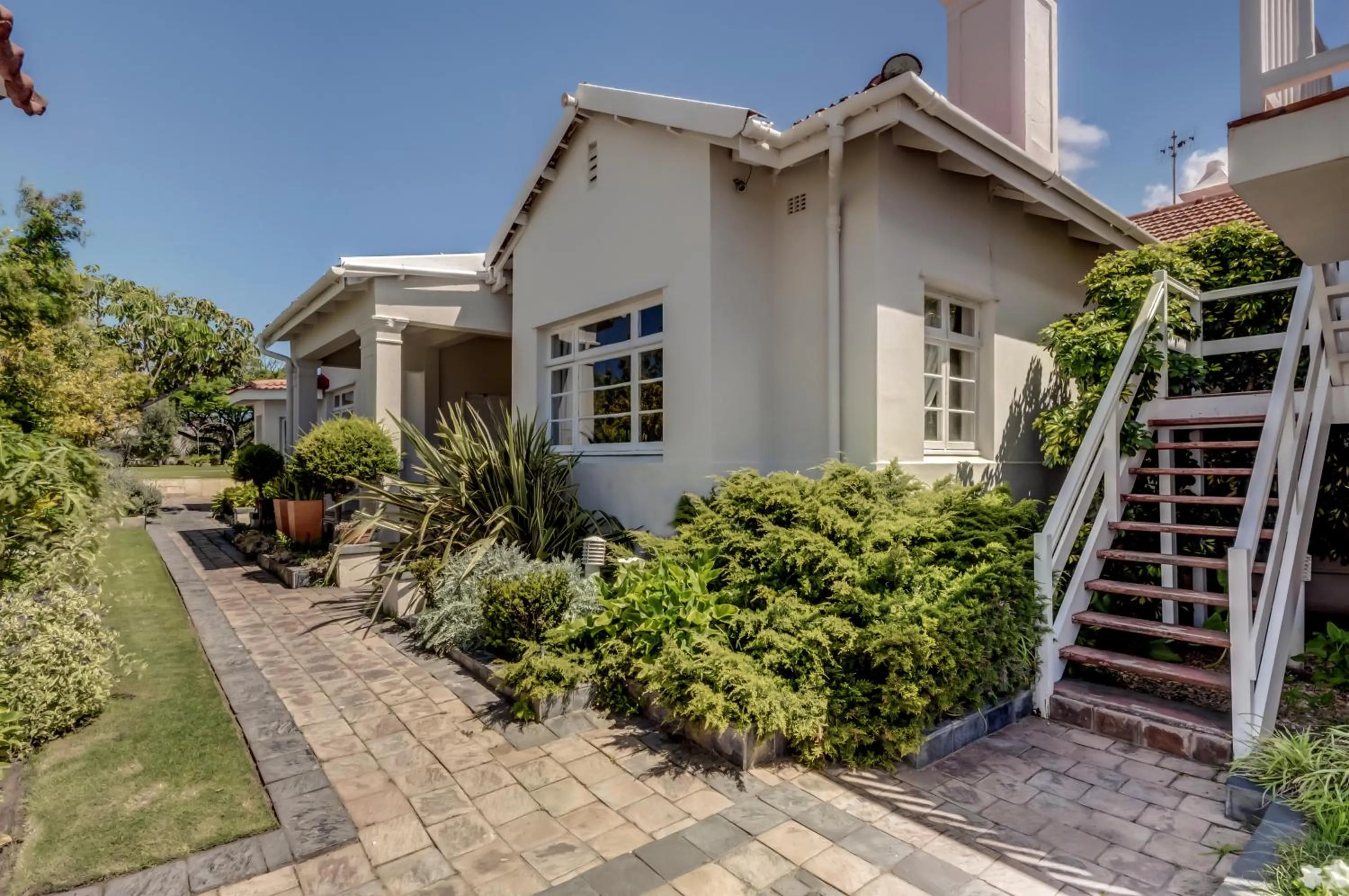 Facade/entrance in First Avenue Guesthouse
