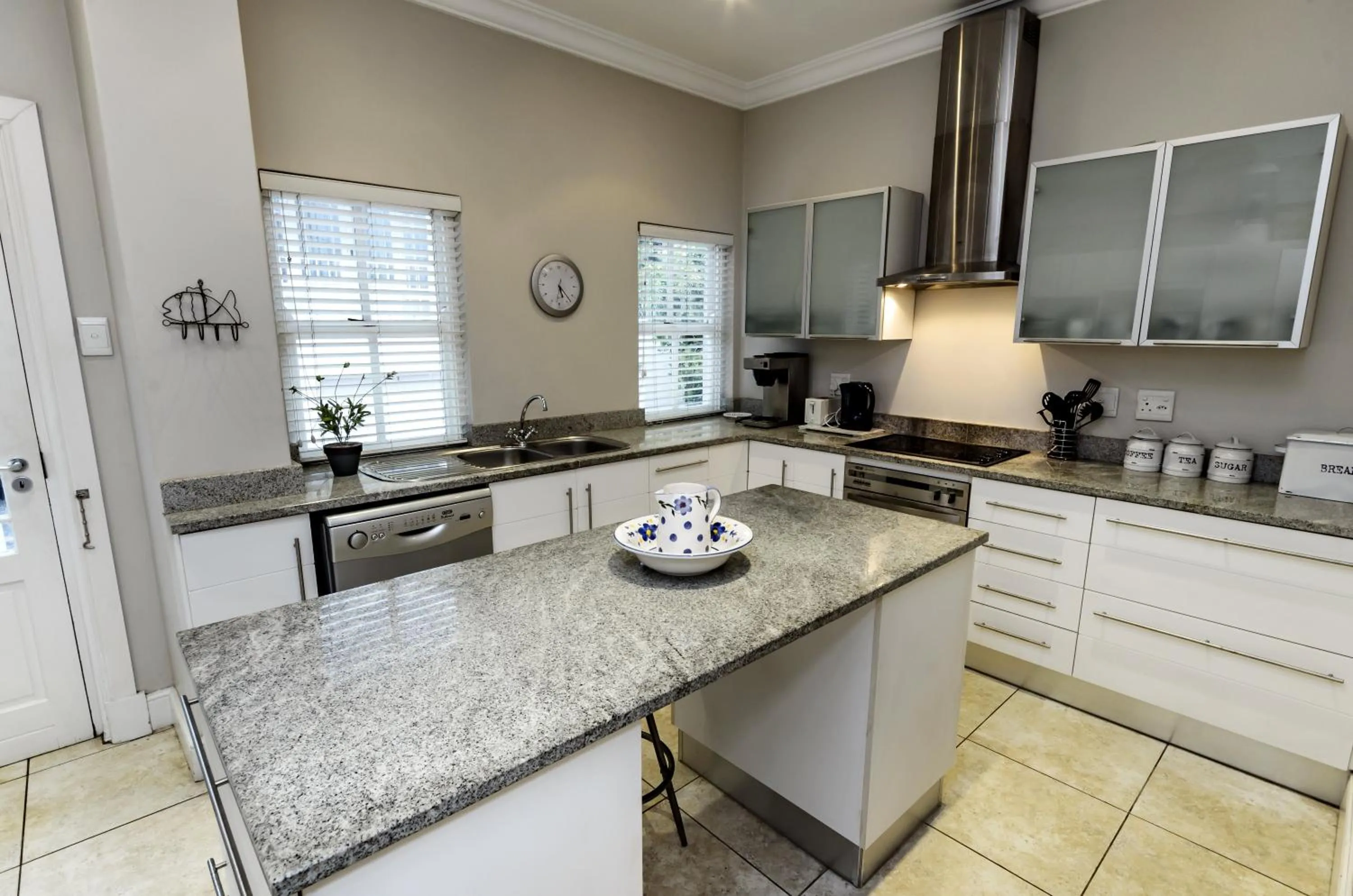 Kitchen or kitchenette in First Avenue Guesthouse