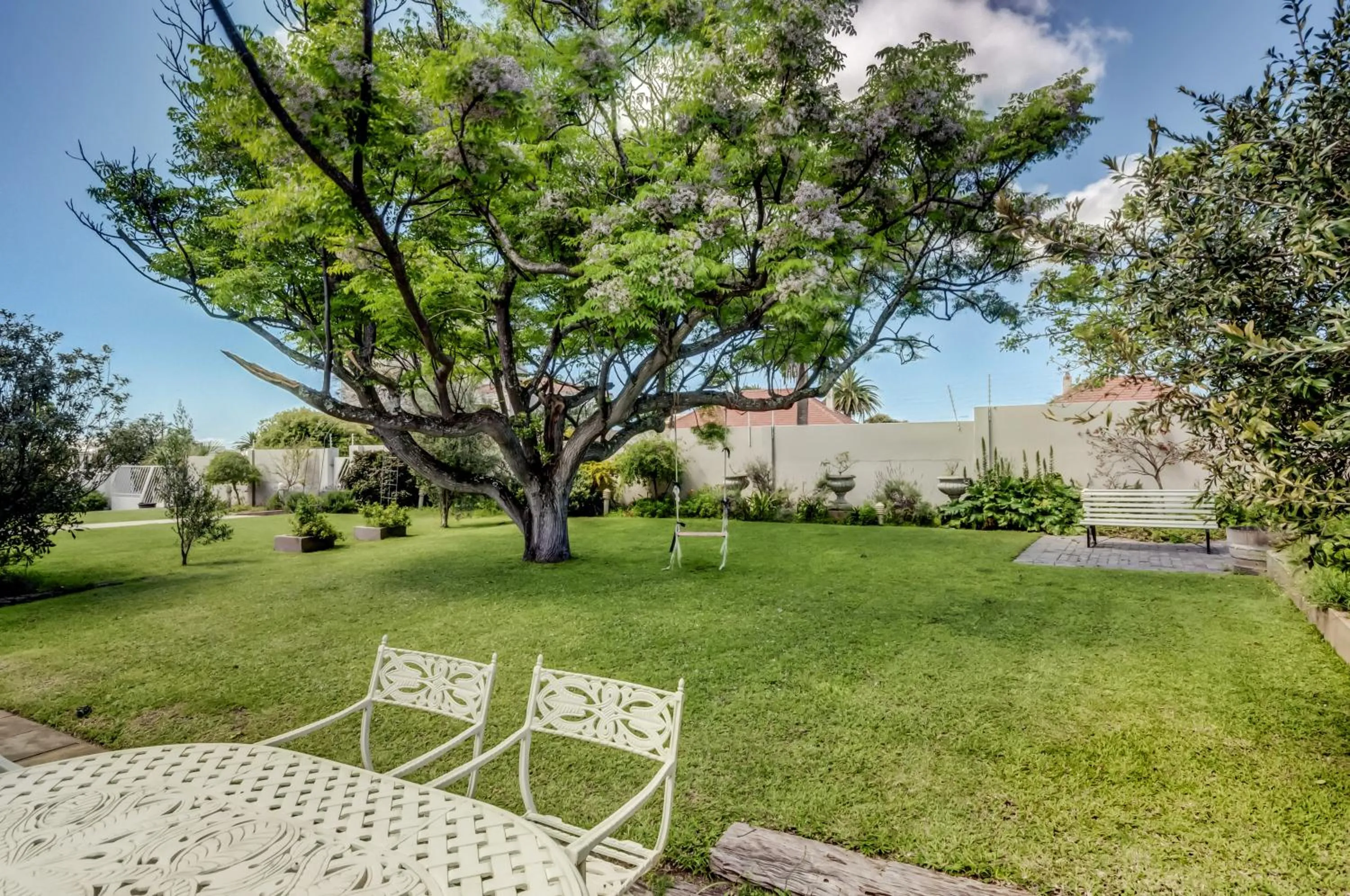 Garden in First Avenue Guesthouse