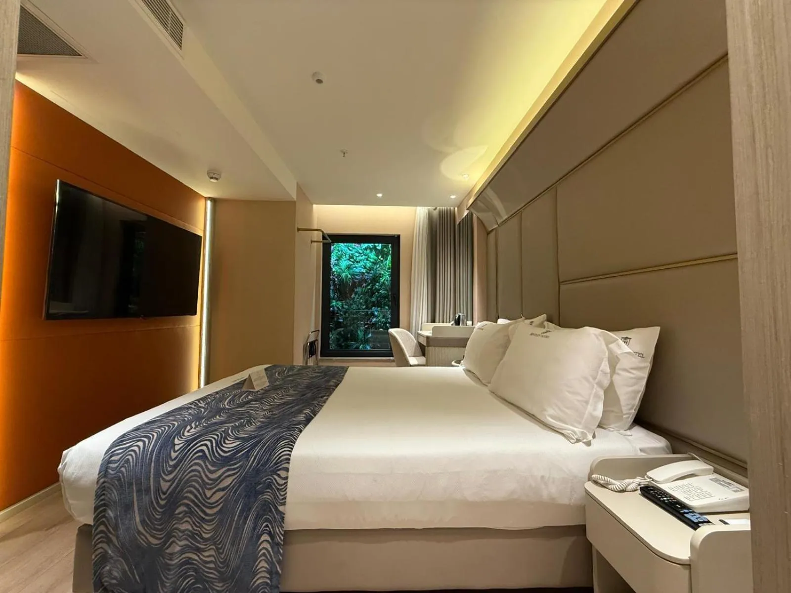 Bedroom, Bed in Bentley Hotel Bosphorus - Special Class