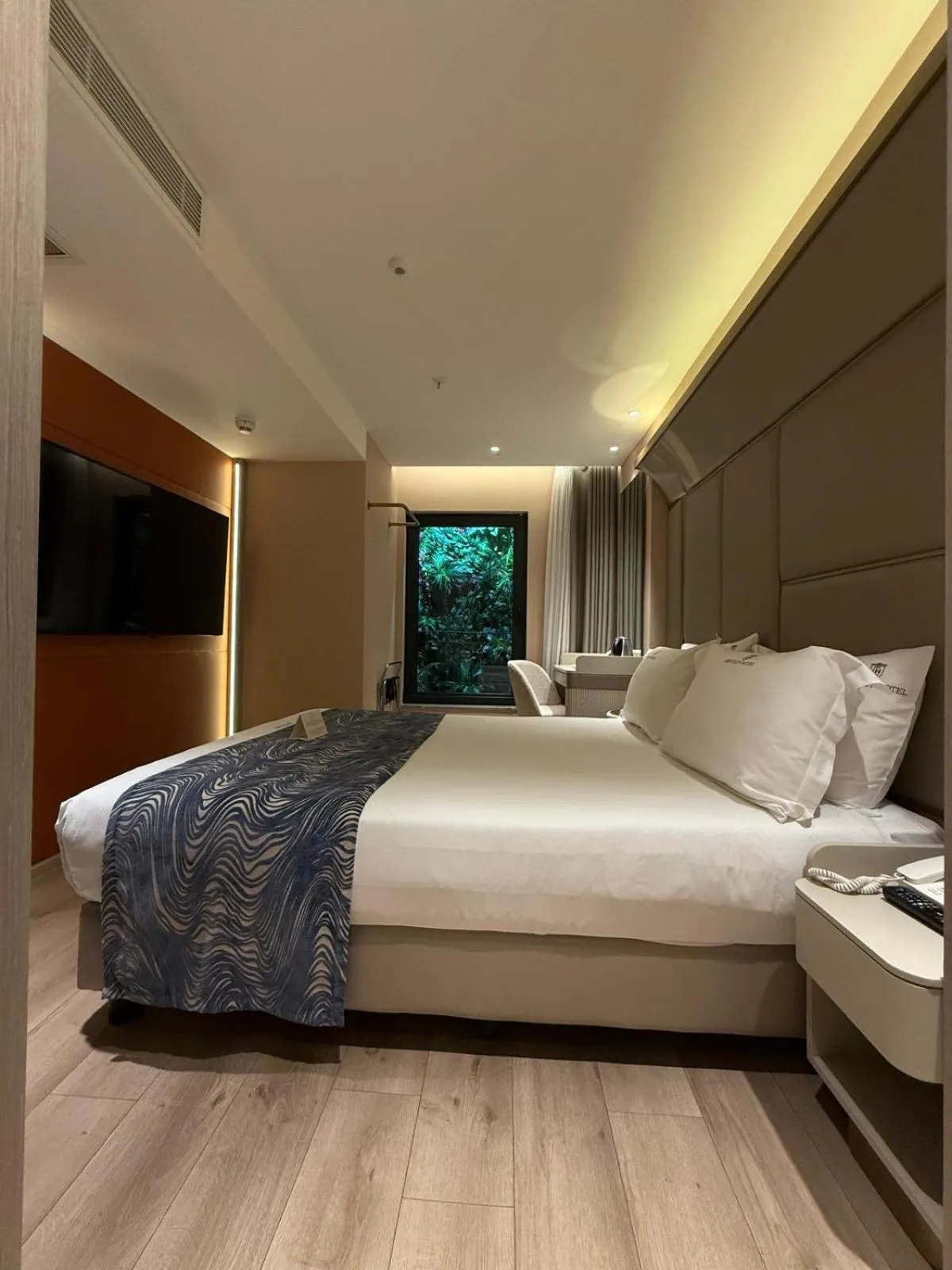 Photo of the whole room, Bed in Bentley Hotel Bosphorus - Special Class