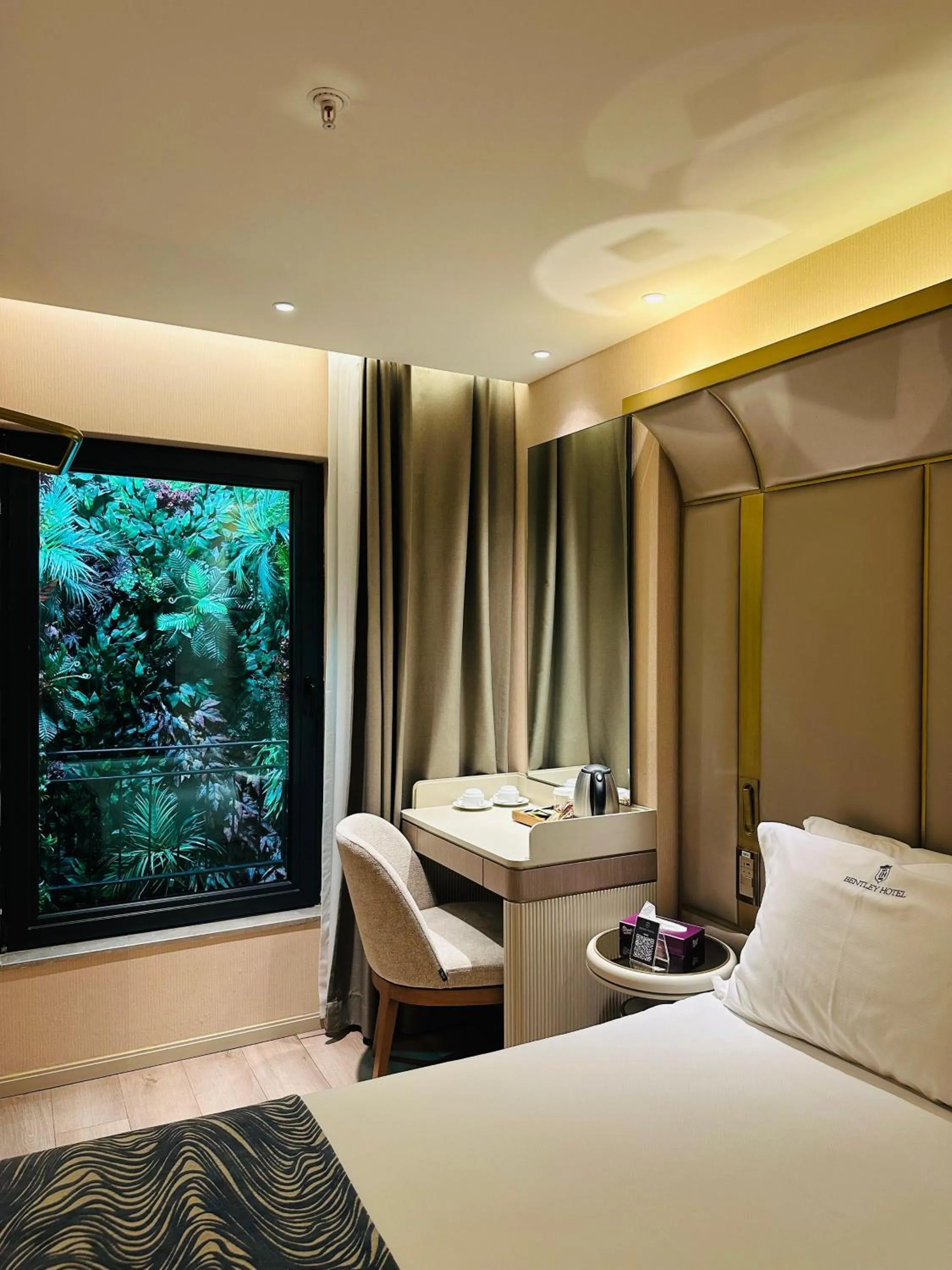 Photo of the whole room, Bed in Bentley Hotel Bosphorus - Special Class