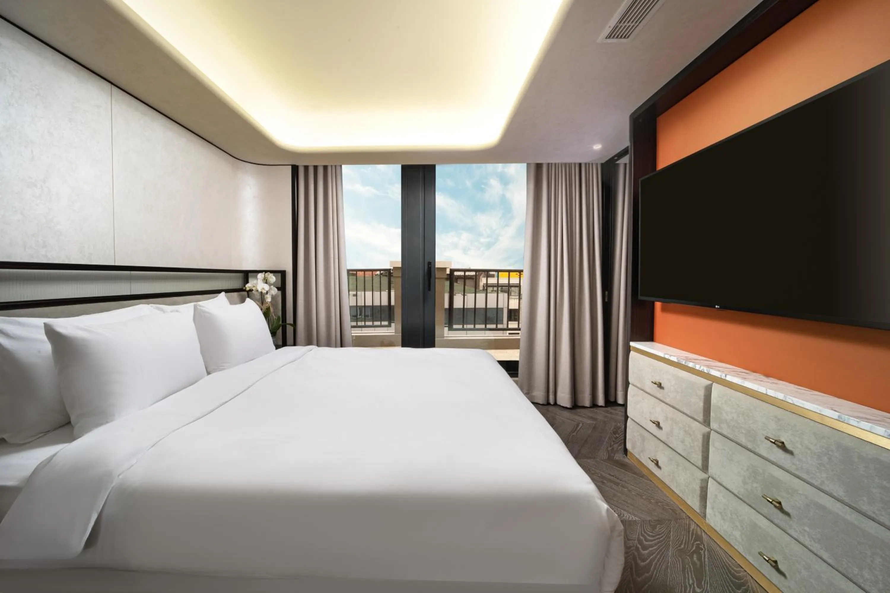 Photo of the whole room, Bed in Bentley Hotel Bosphorus - Special Class