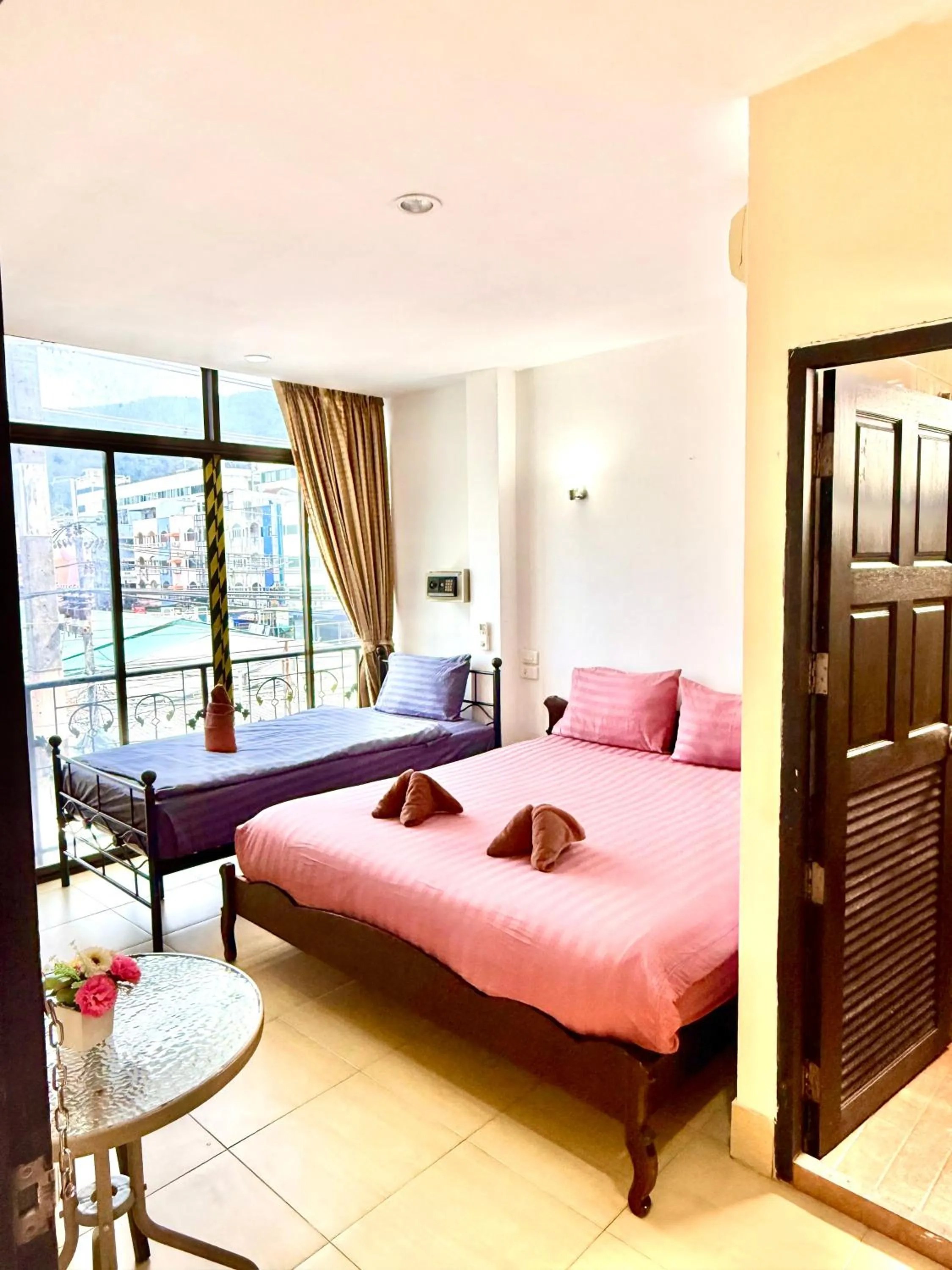 Bed in Happy Holidays - 2 Minutes to Patong Beach