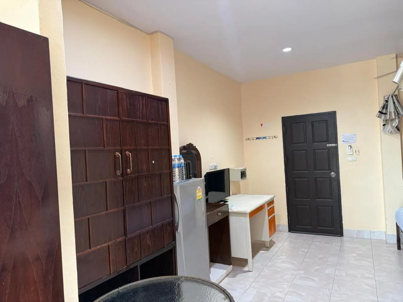 wardrobe in Happy Holidays Patong