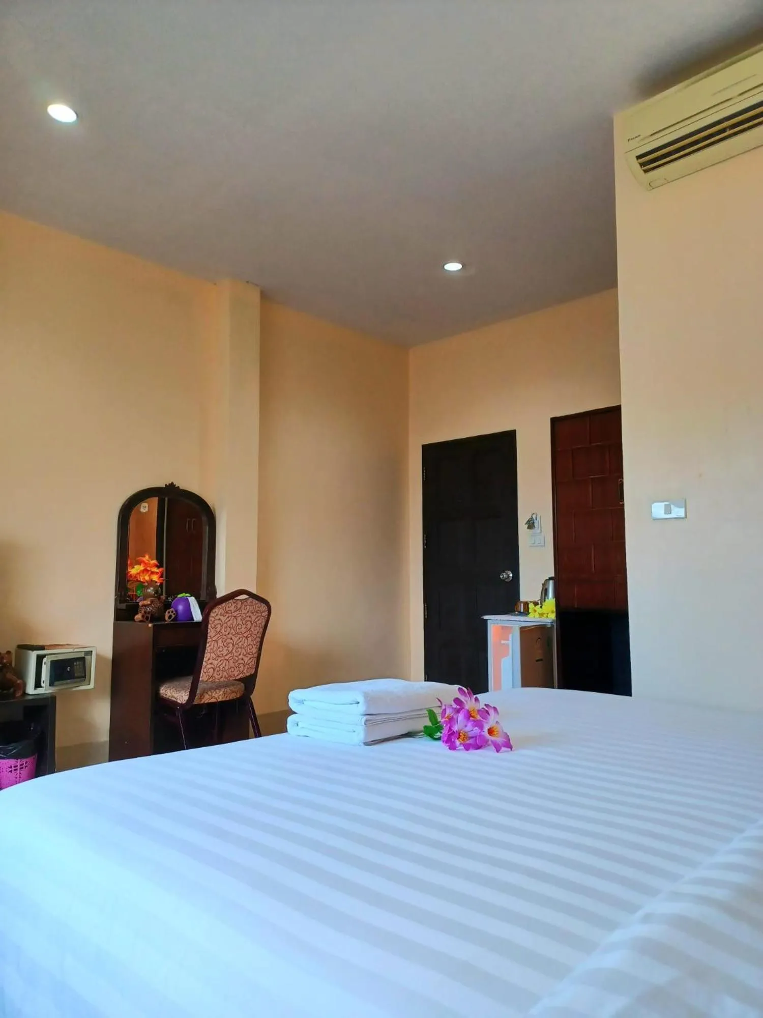 Photo of the whole room in Happy Holidays Patong