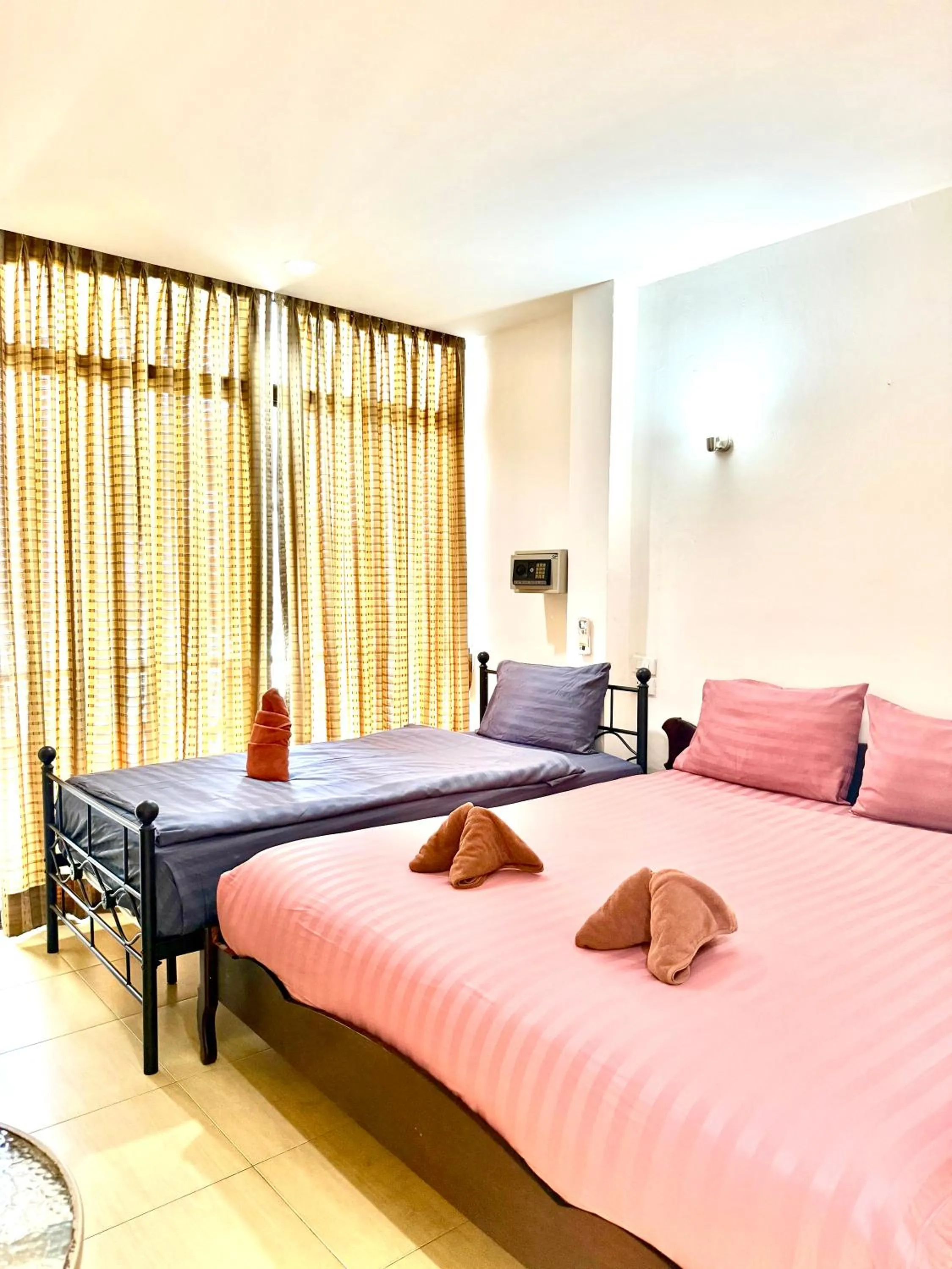 Bed in Happy Holidays Patong