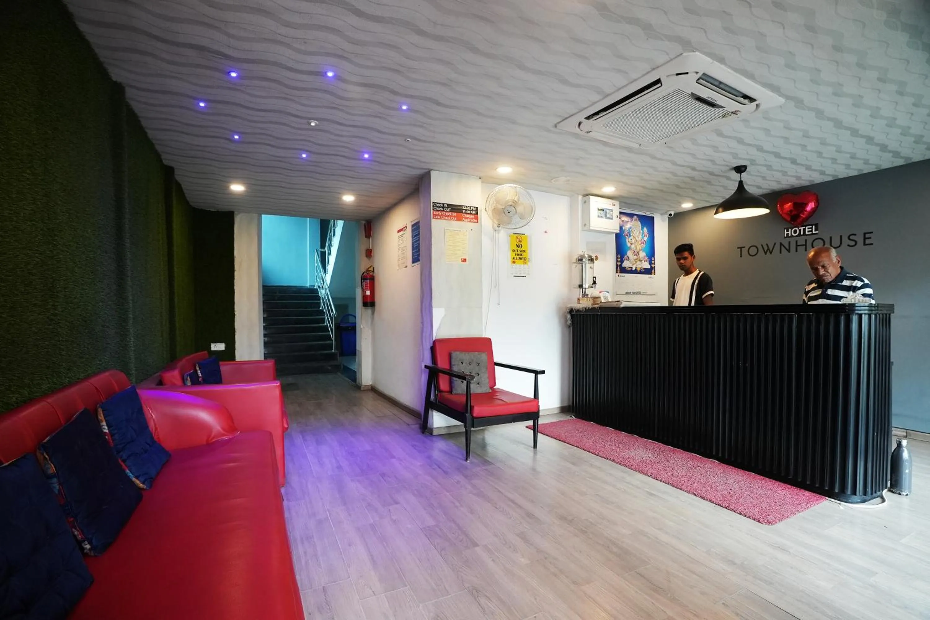 Lobby or reception in Hotel Townhouse at Udaipur City Railway Station