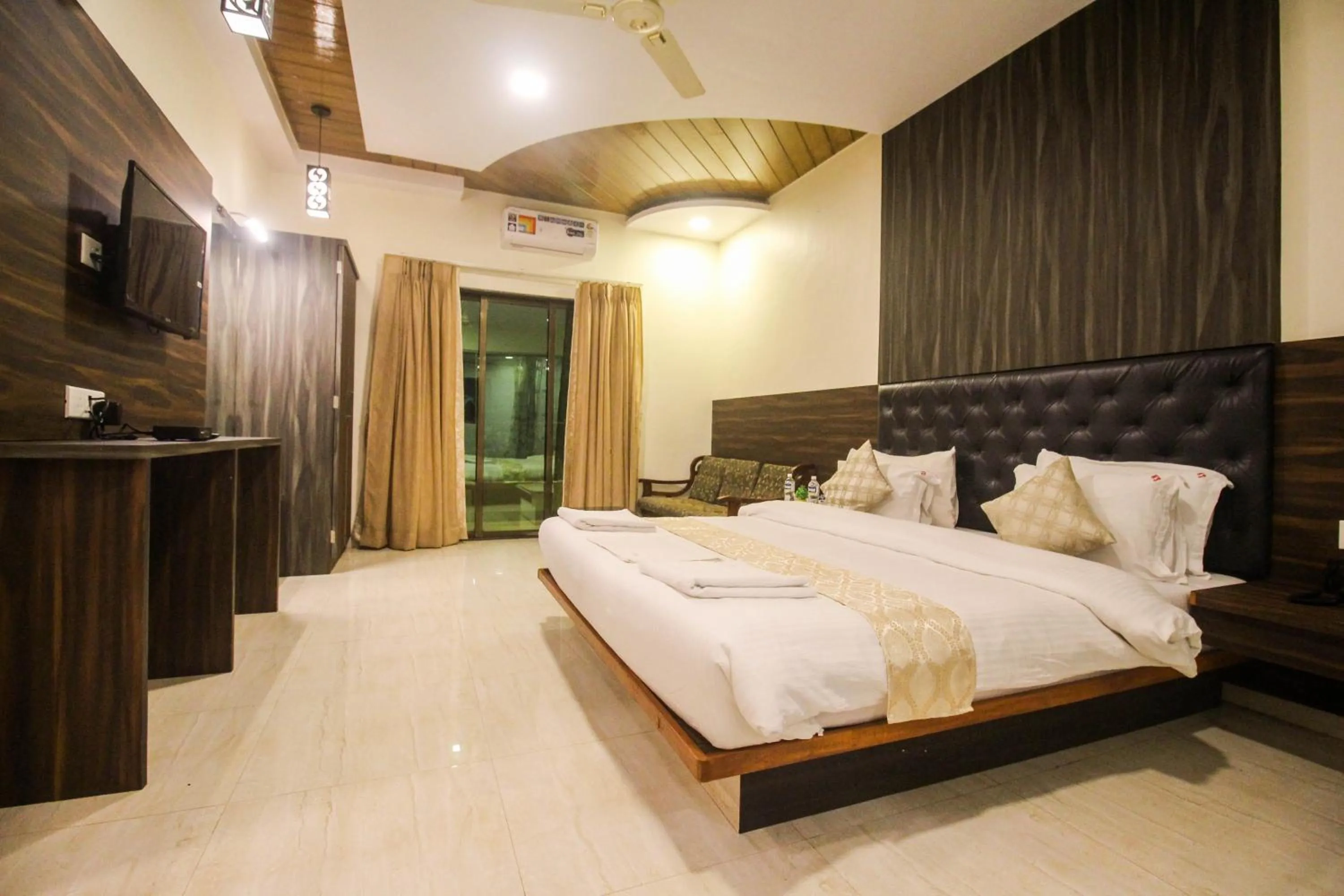 Bedroom, Bed in SHARDUL HERITAGE THE RESORT