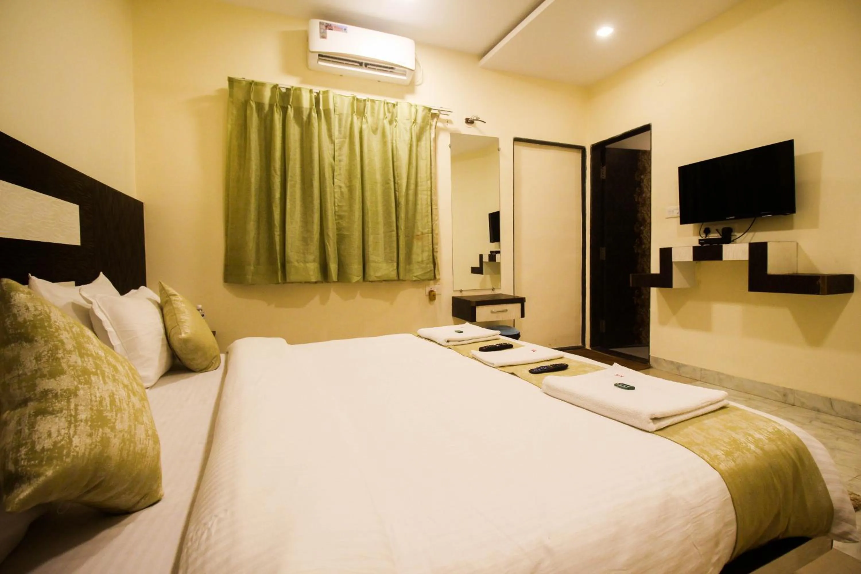 Bedroom, Bed in SHARDUL HERITAGE THE RESORT