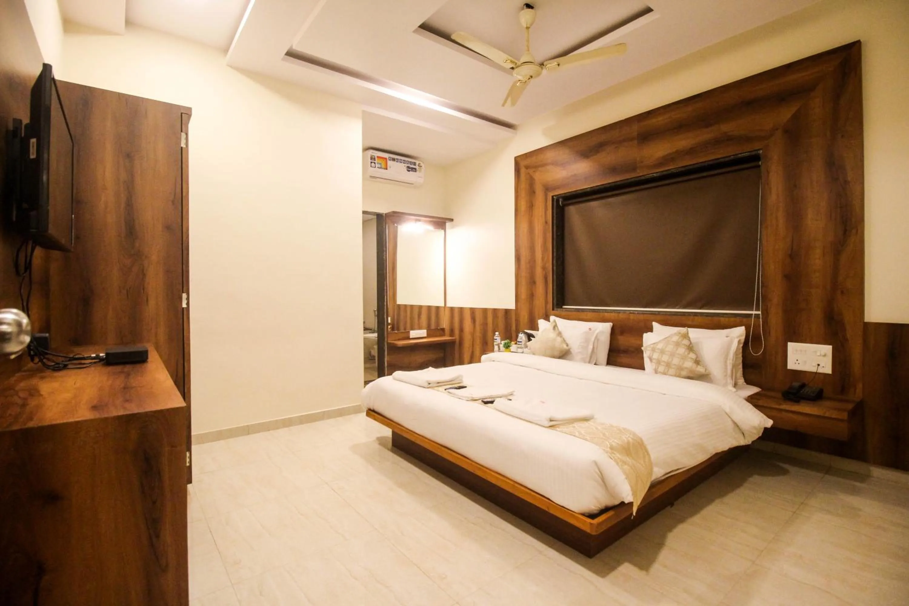 Bedroom, Bed in SHARDUL HERITAGE THE RESORT