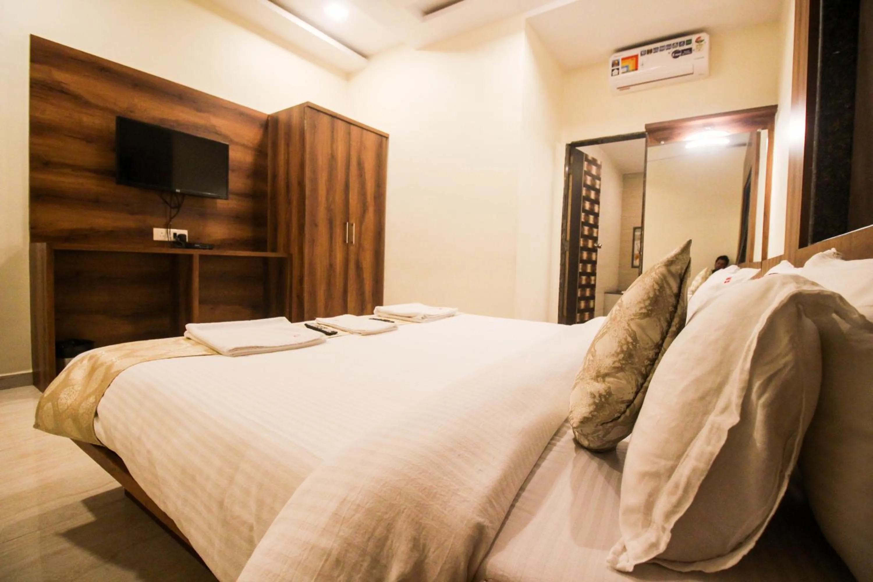 Bedroom, Bed in SHARDUL HERITAGE THE RESORT