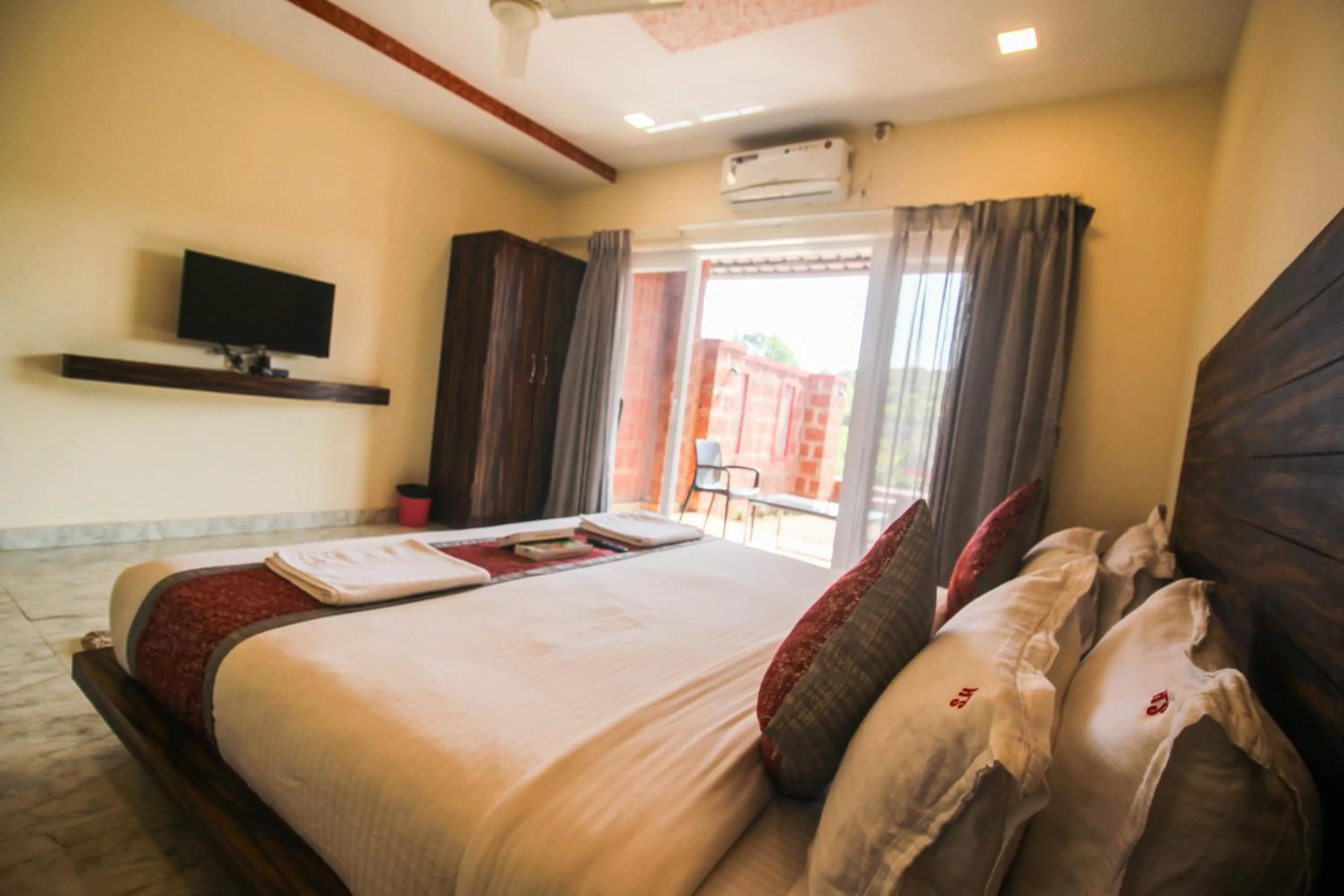 Bedroom, Bed in SHARDUL HERITAGE THE RESORT