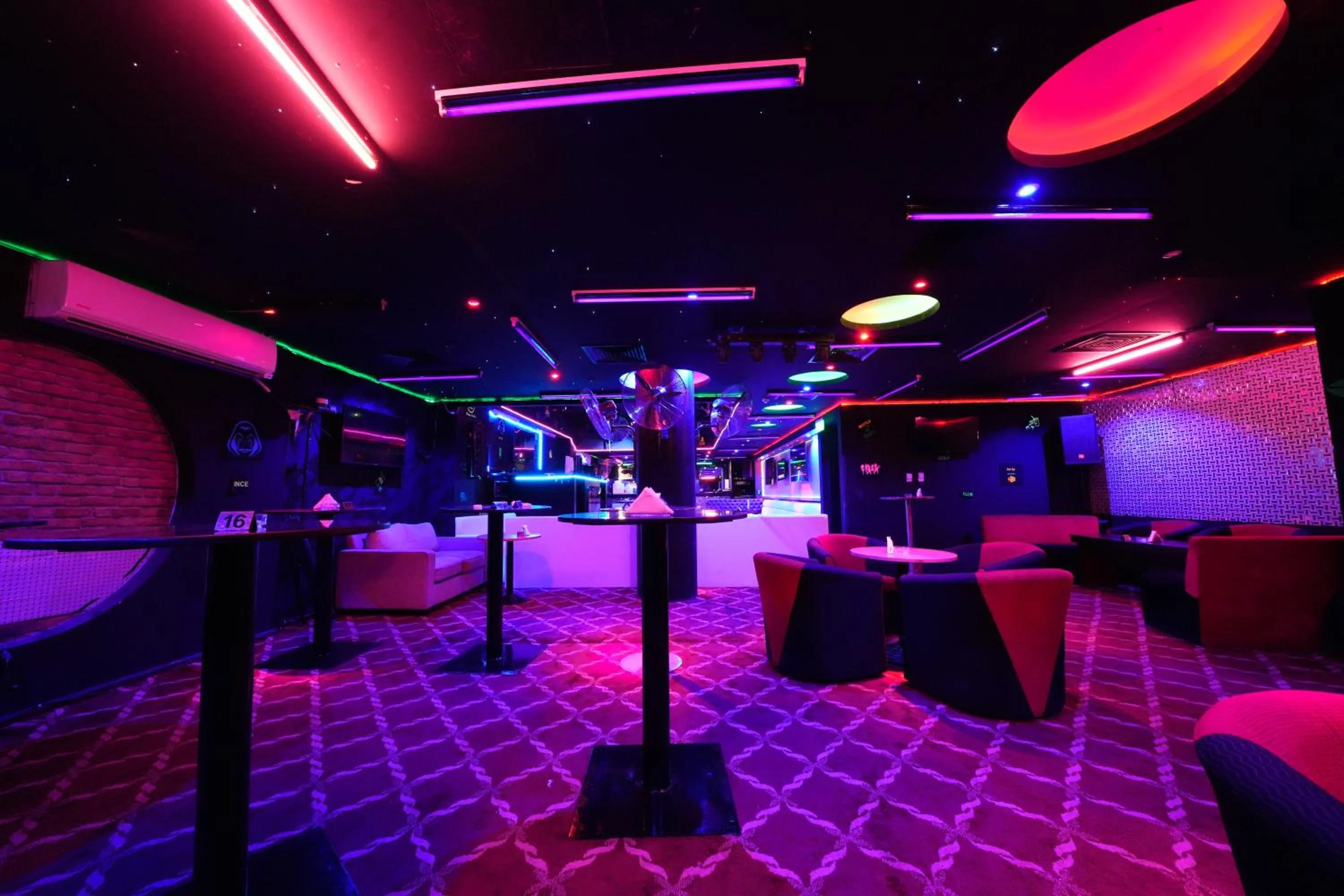 Lounge or bar in Nine Hotel