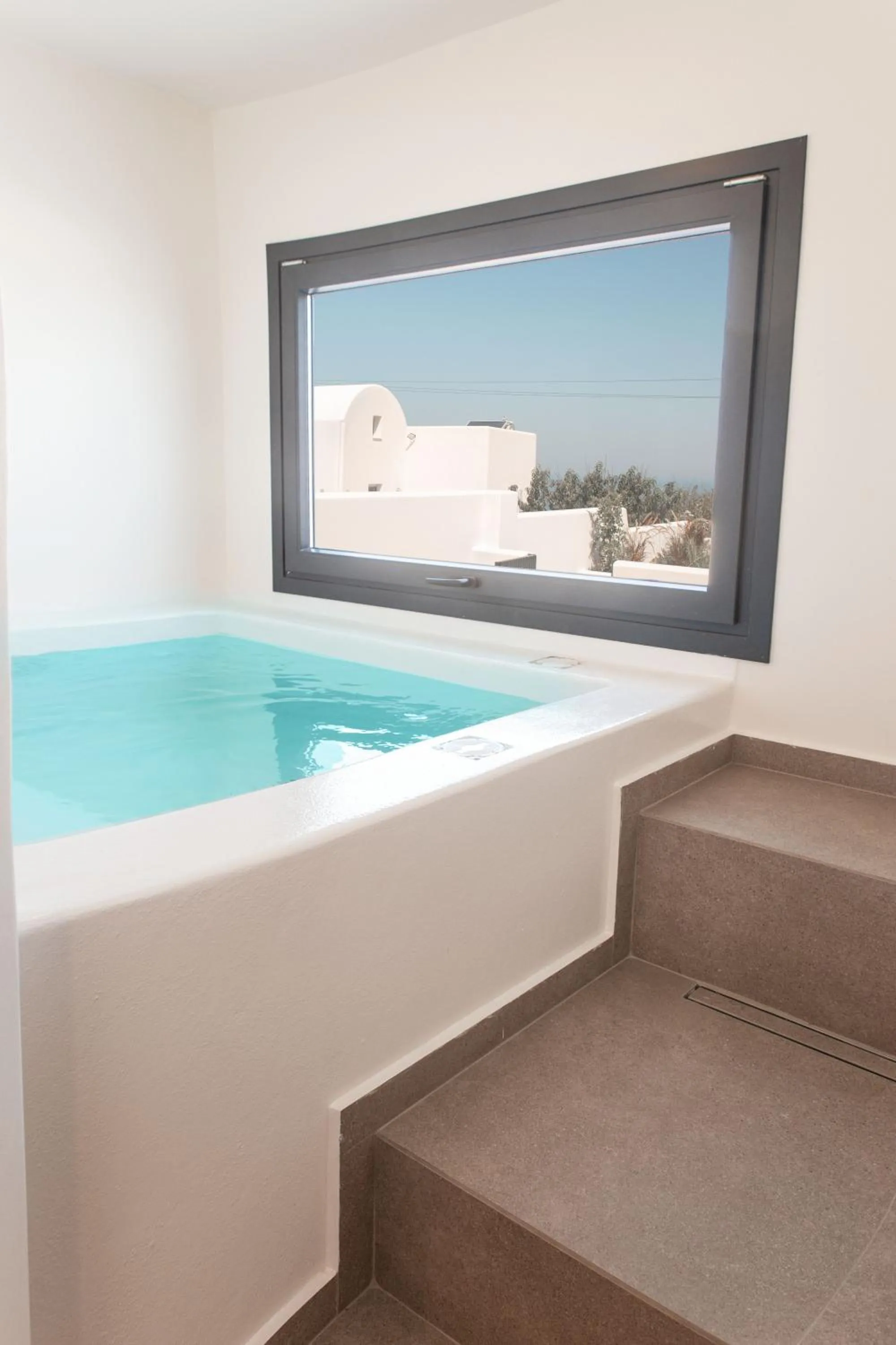 Hot Tub in North Wind Luxury Suites