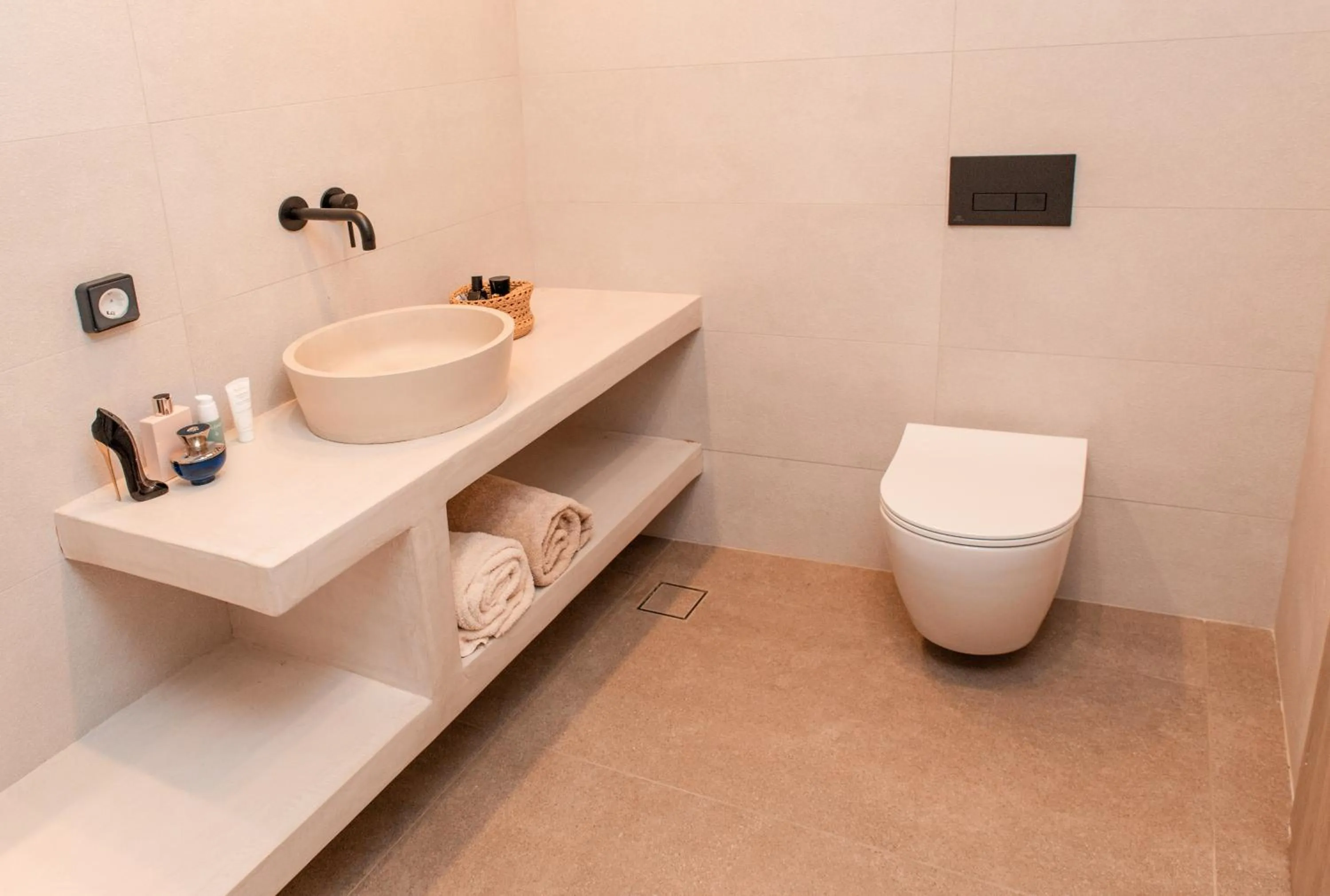 Bathroom in North Wind Luxury Suites