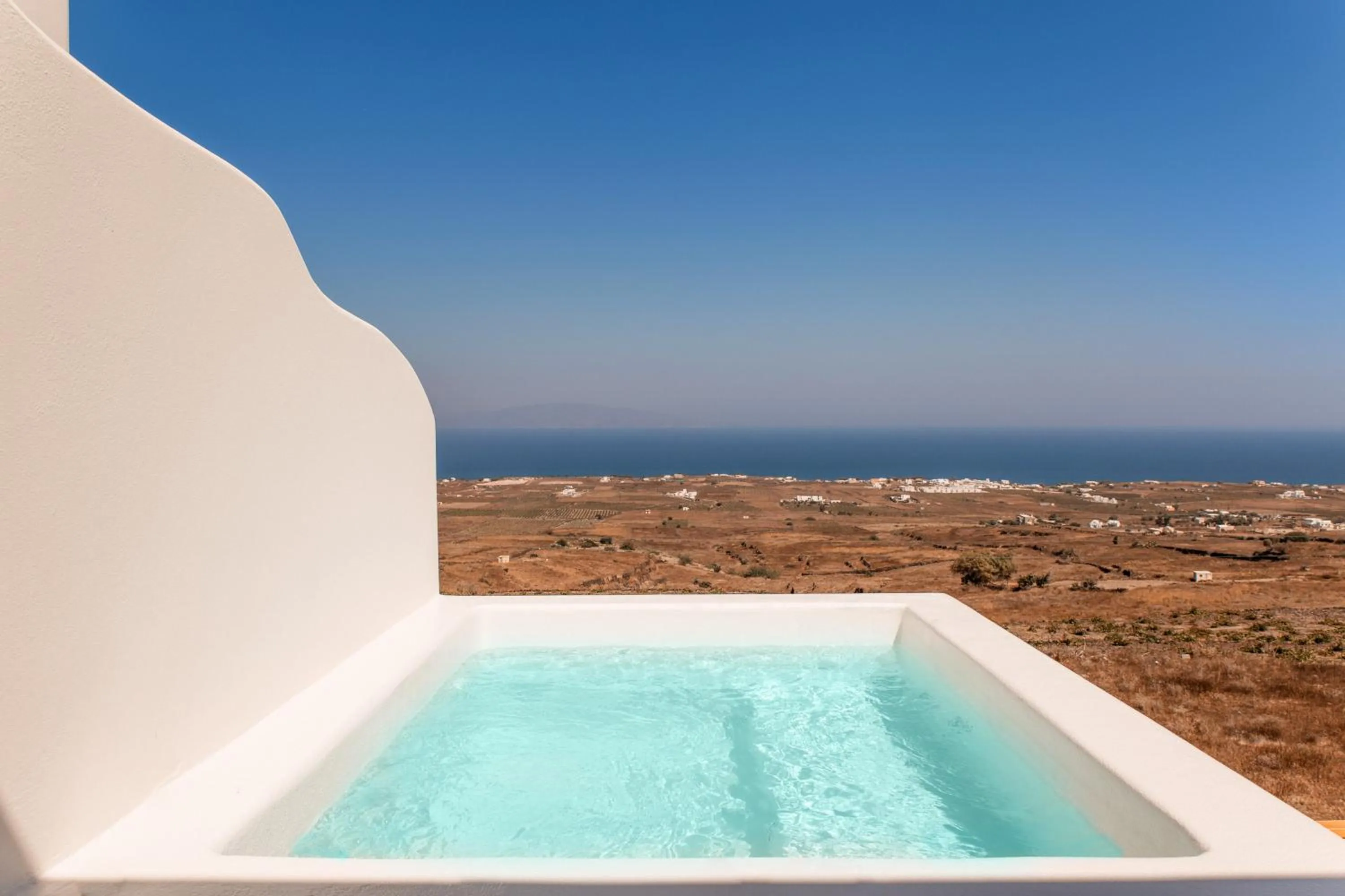Hot Tub in North Wind Luxury Suites