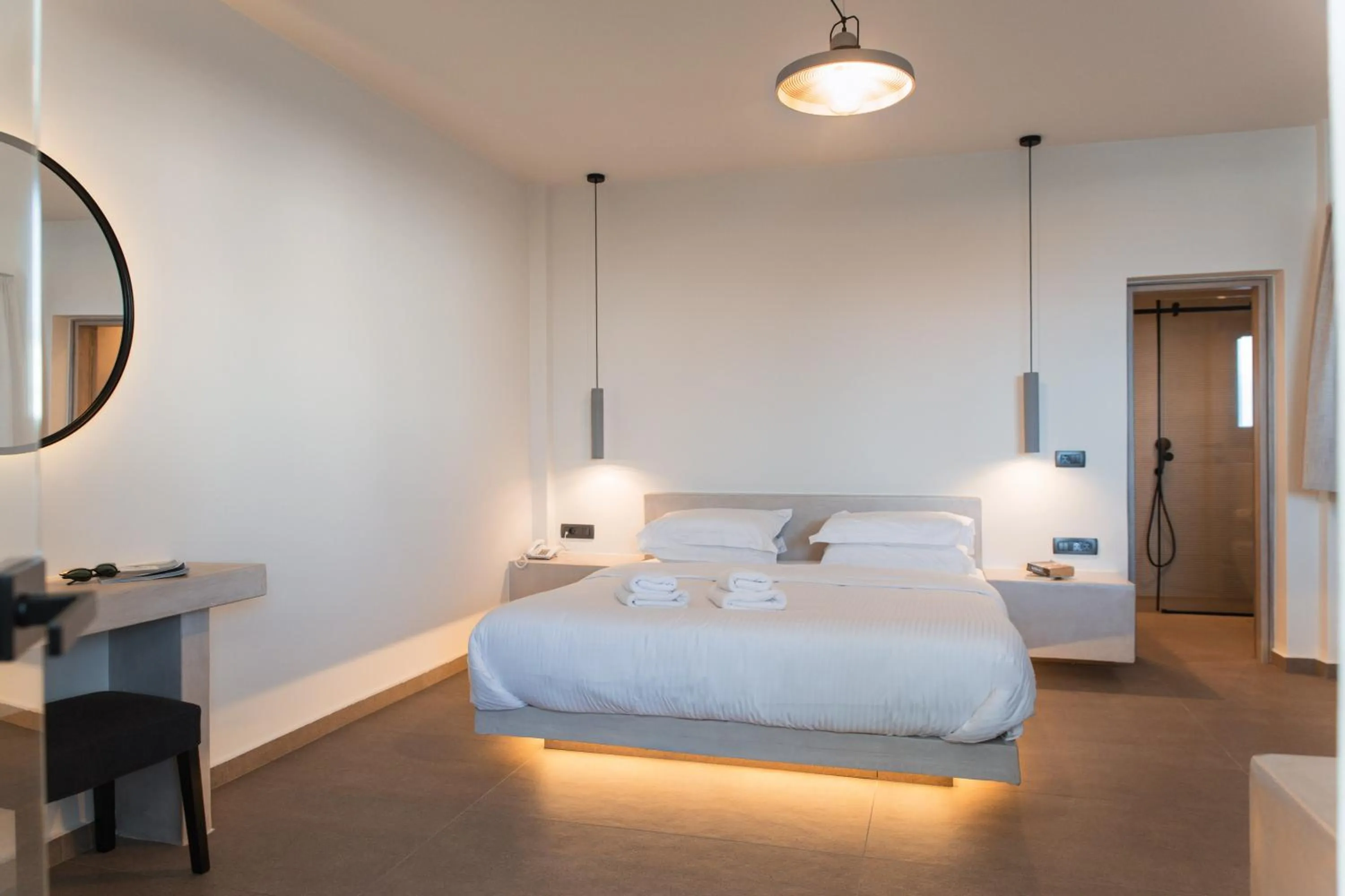 Bedroom, Bed in North Wind Luxury Suites