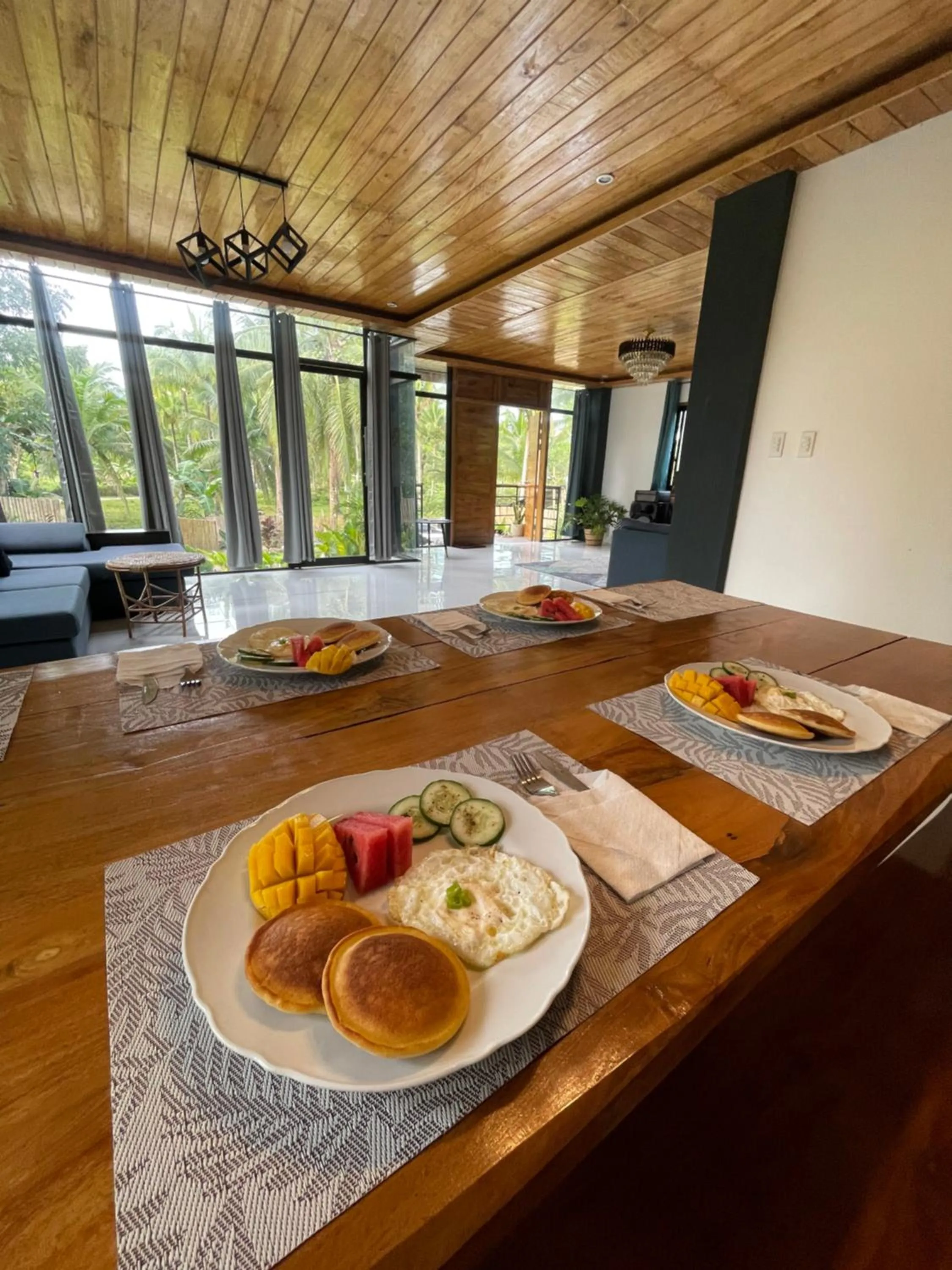 Breakfast in CASA AGUELO Chocolate Hills