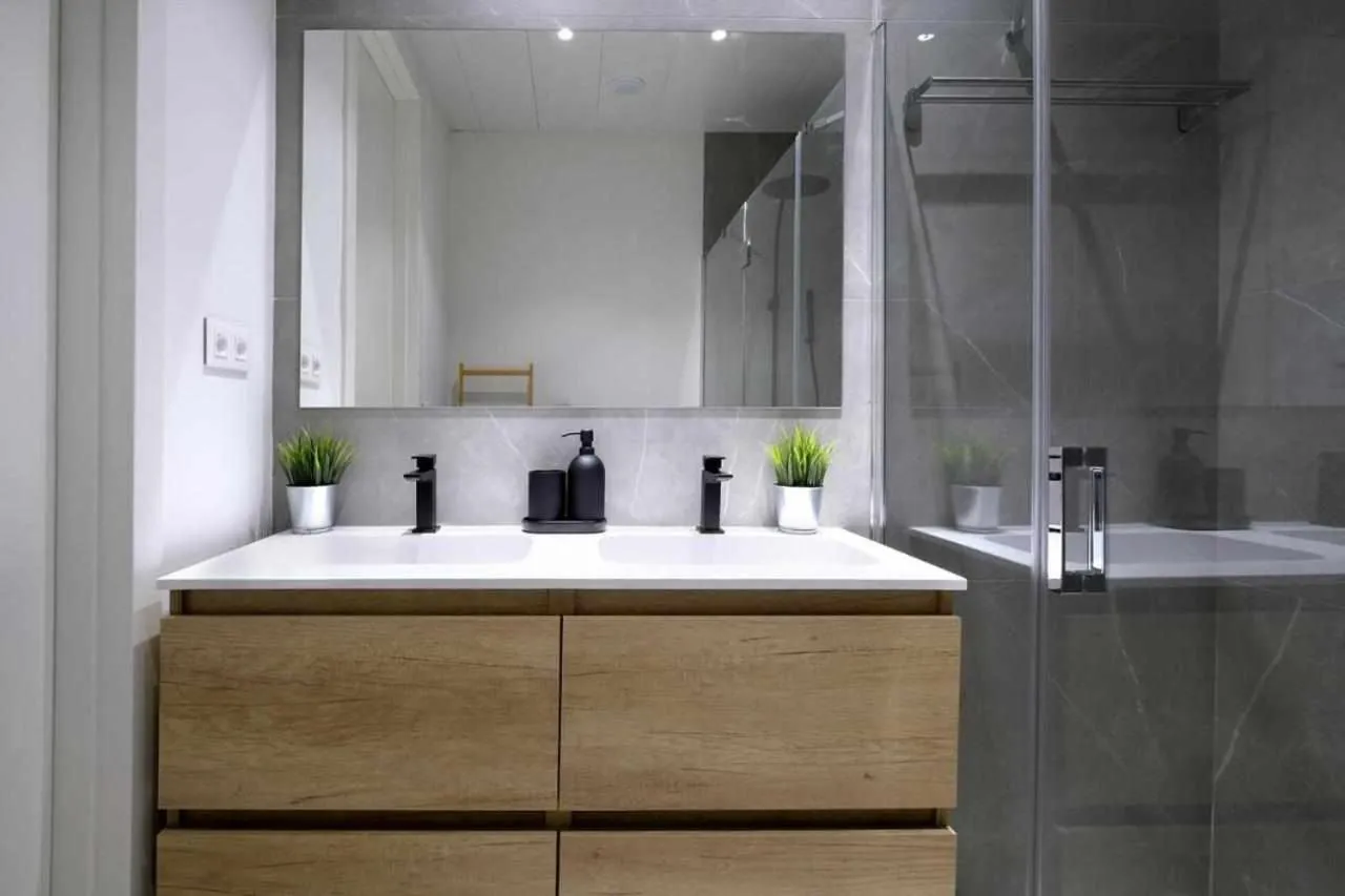 Bathroom in Mike House: Alójate en el corazón de Zaragoza