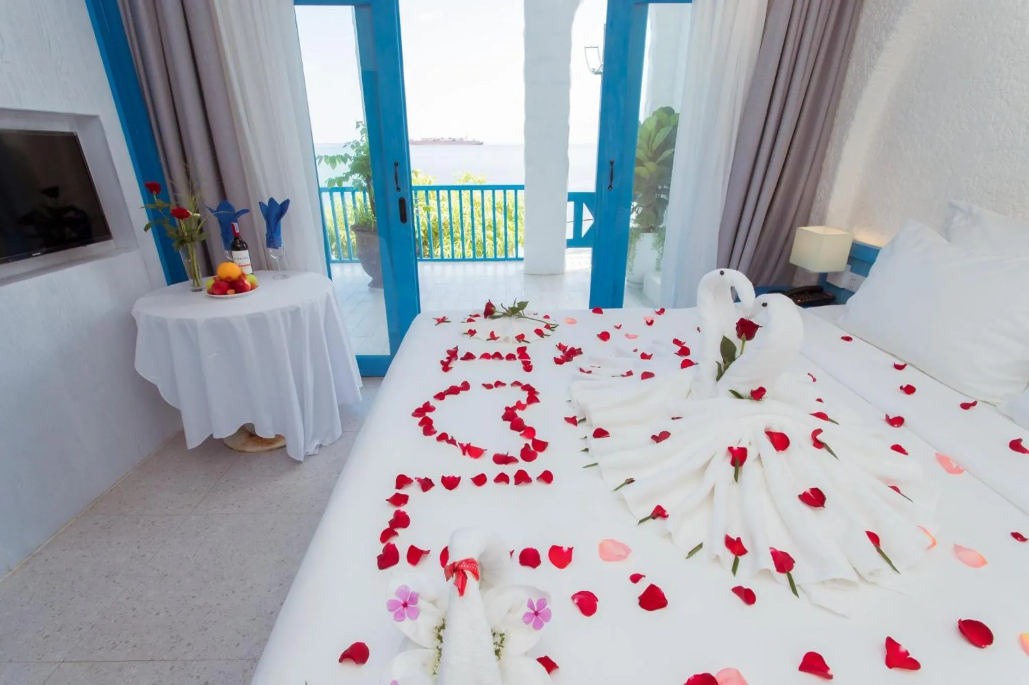 Bedroom, Bed in SUNTORINI BOUTIQUE HOTEL