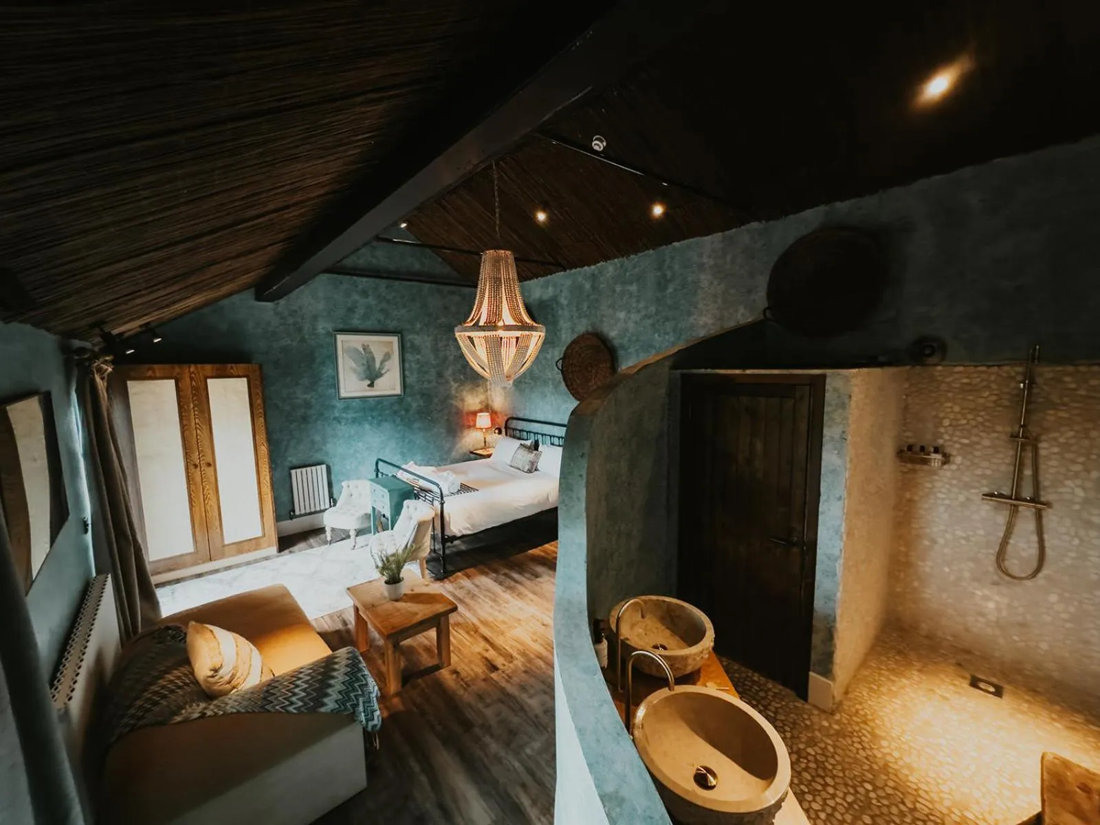 Photo of the whole room in Runa Farm