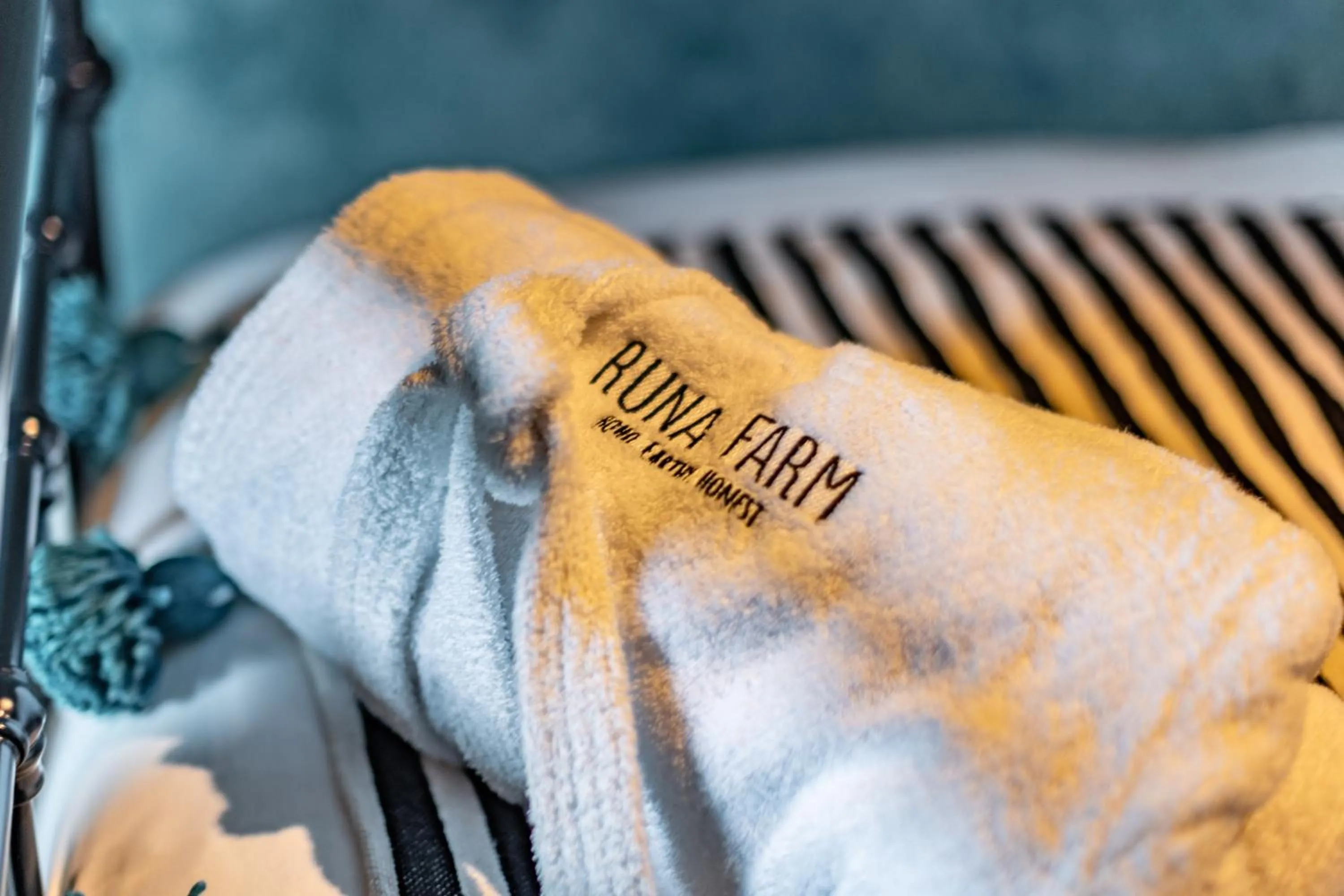 Text overlay in Runa Farm