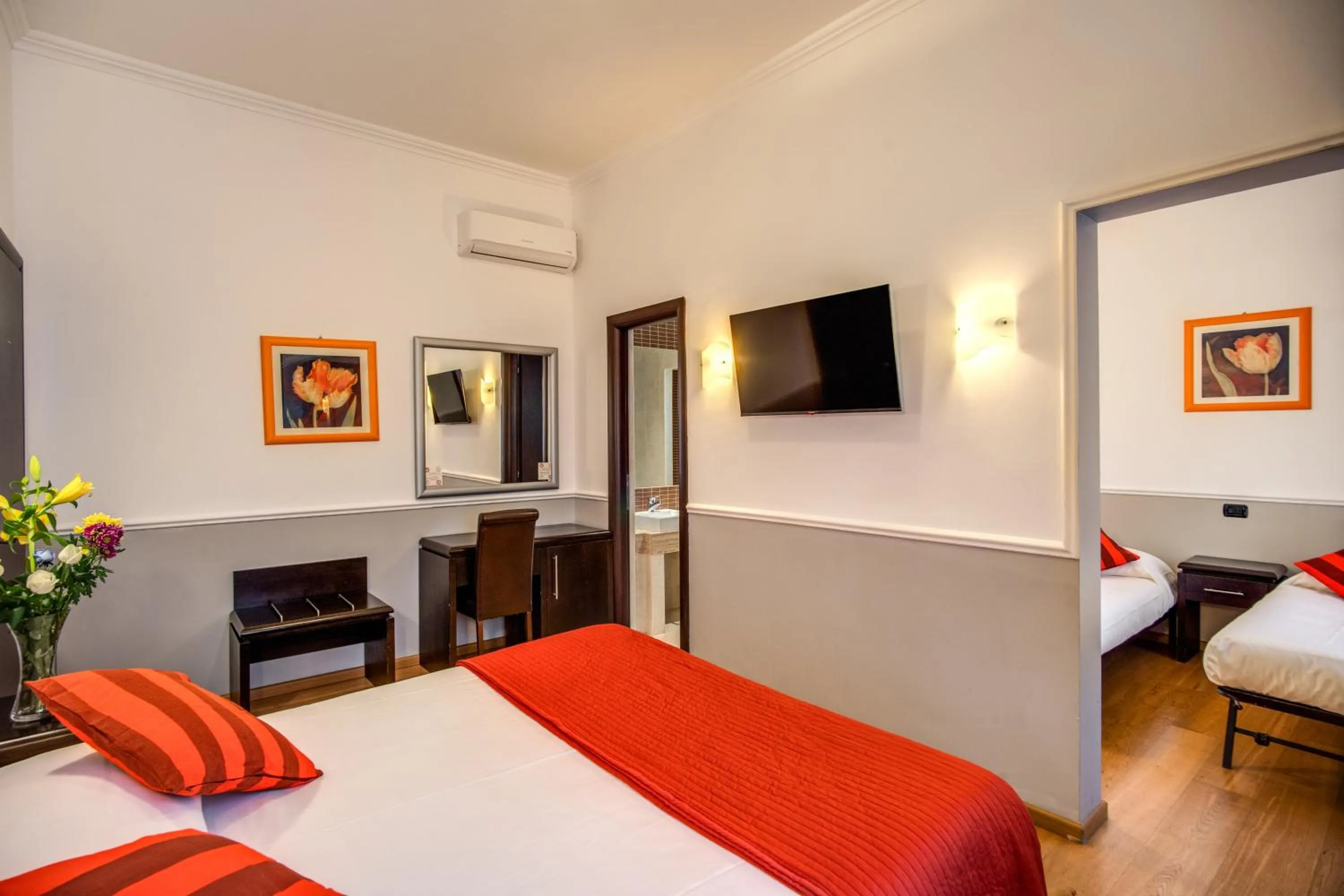 Bedroom, Bed in Hotel Everest Inn Rome