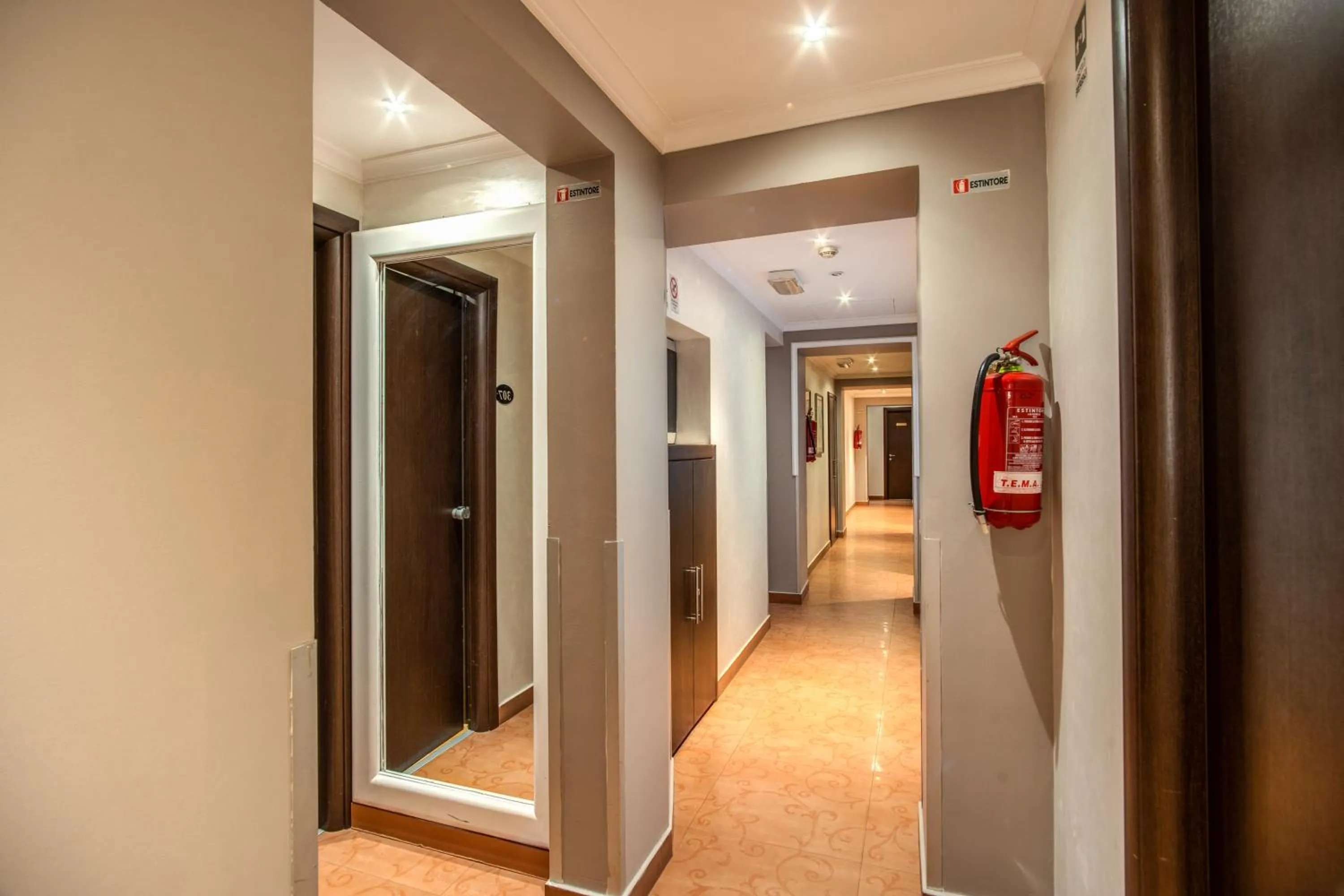 Lobby or reception in Hotel Everest Inn Rome