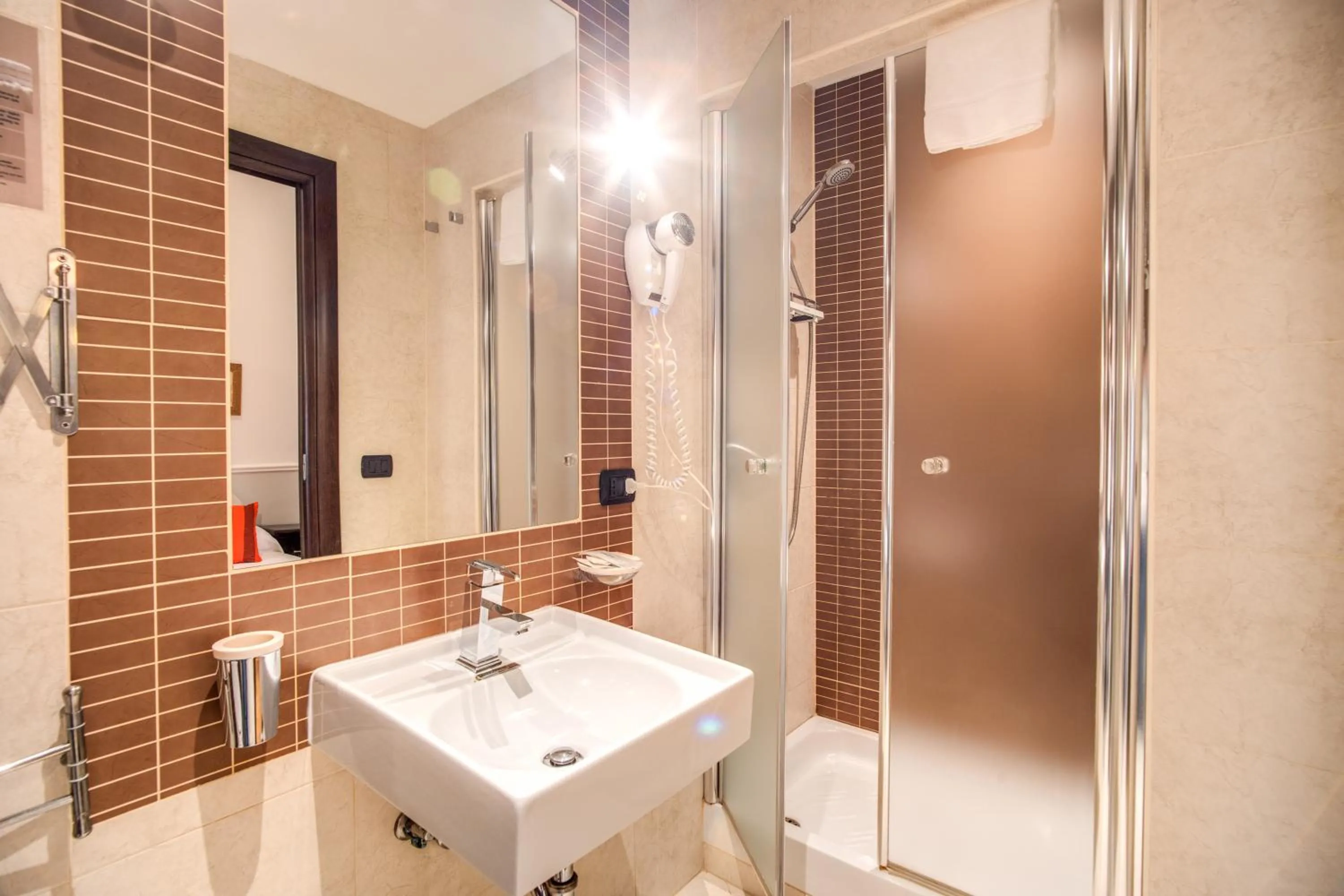 Bathroom in Hotel Everest Inn Rome