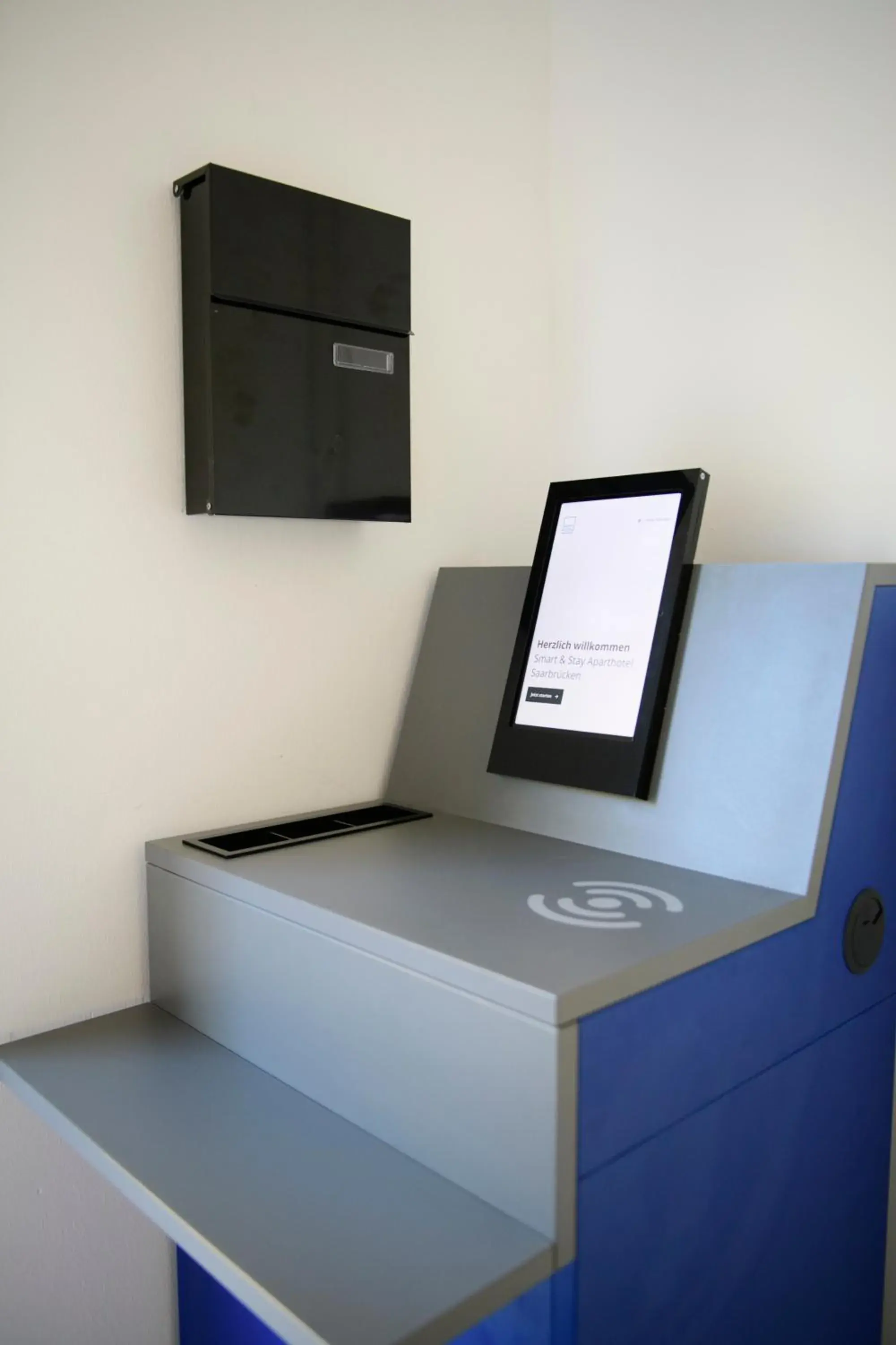 Double Room with Private Bathroom in Smart & Stay Aparthotel Saarbrücken Süd - Self-Check-In - Free Parking Double Room with Private Bathroom in Smart & Stay Aparthotel Saarbrücken Süd - Self-Check-In - Free Parking