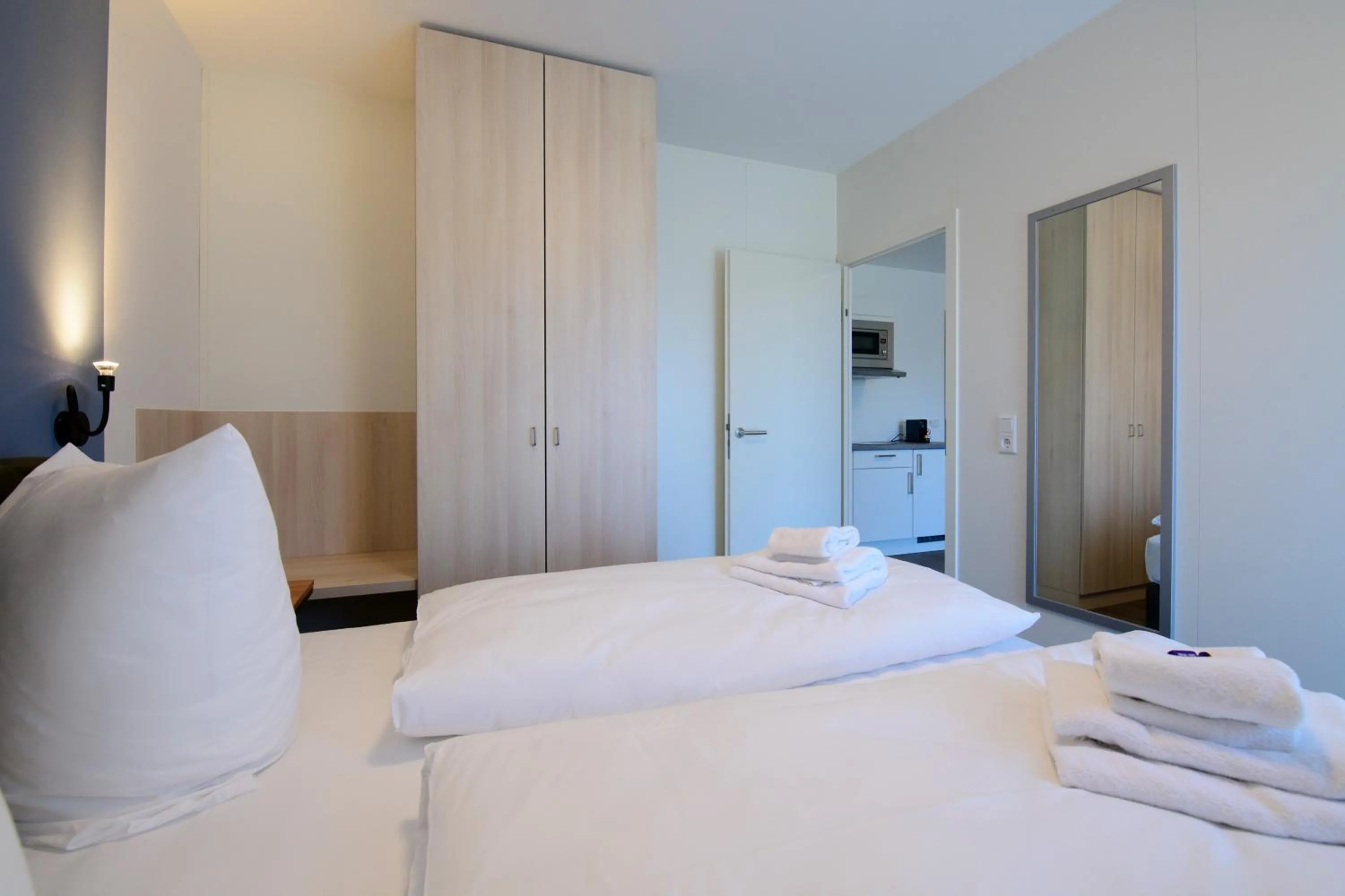 Bed in Smart & Stay Aparthotel Saarbrücken Süd - Self-Check-In - Free Parking