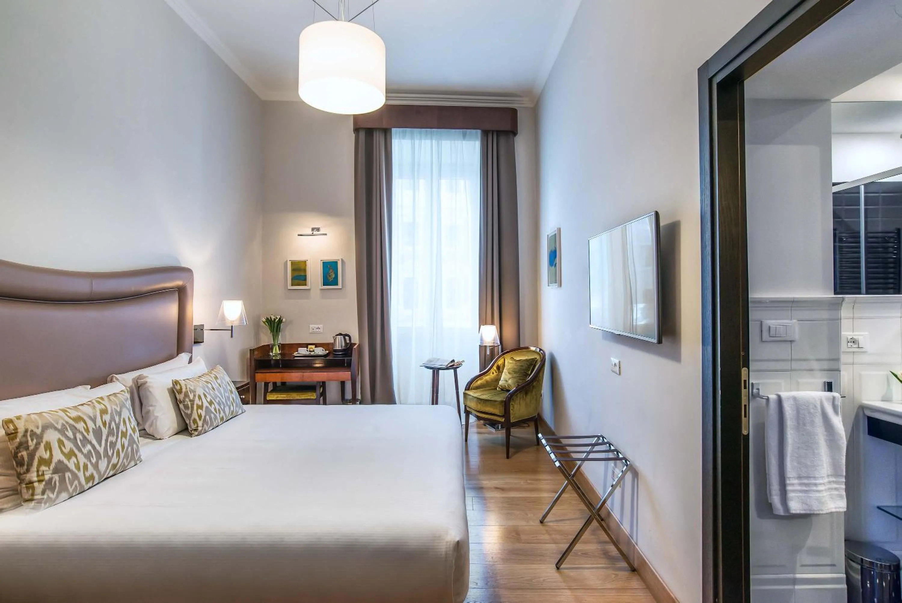 Bathroom, Bed in Relais Rione Ponte